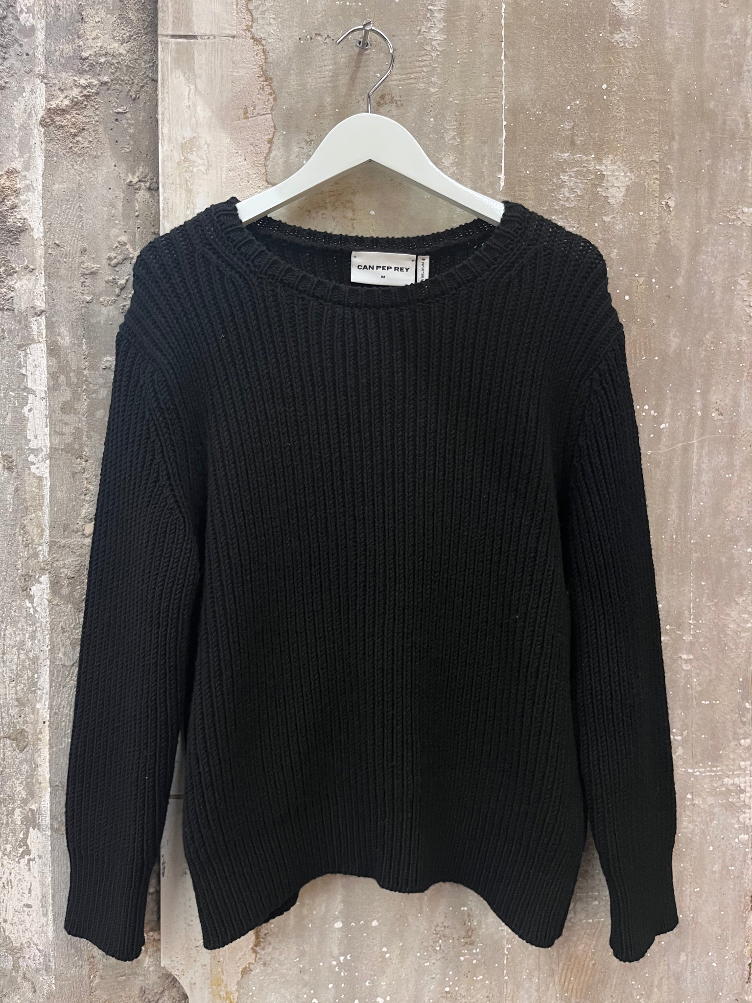 Chunky knit pullover in black by can pep rey