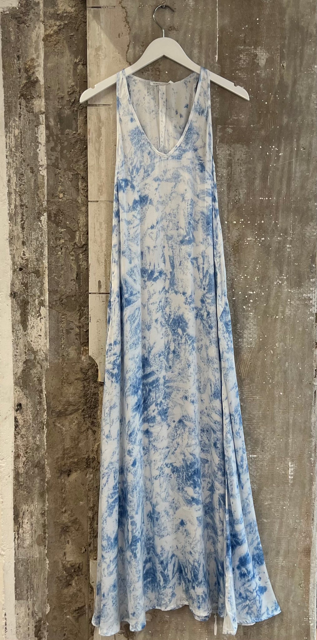 Ian fracture long dress in blue white combo by Rabens Saloner