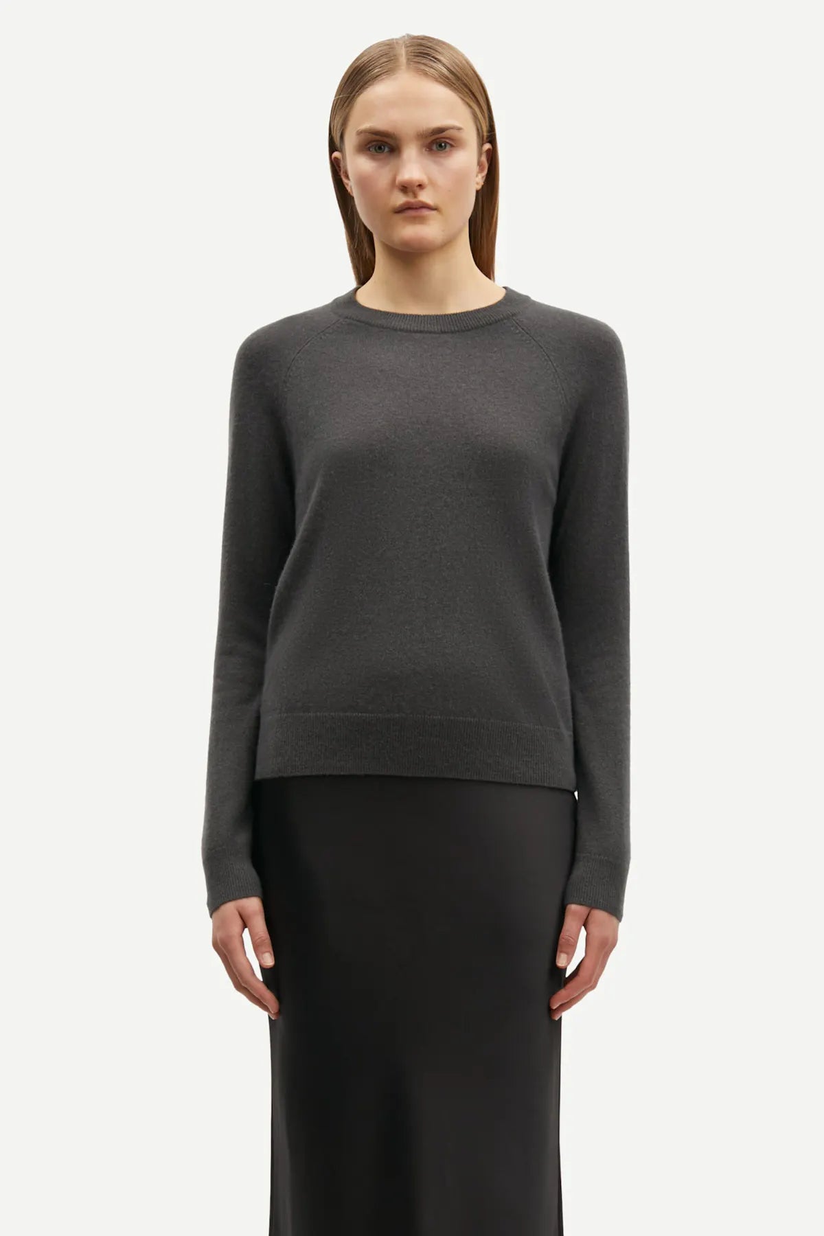 Pure cashmere crew neck in black oyster