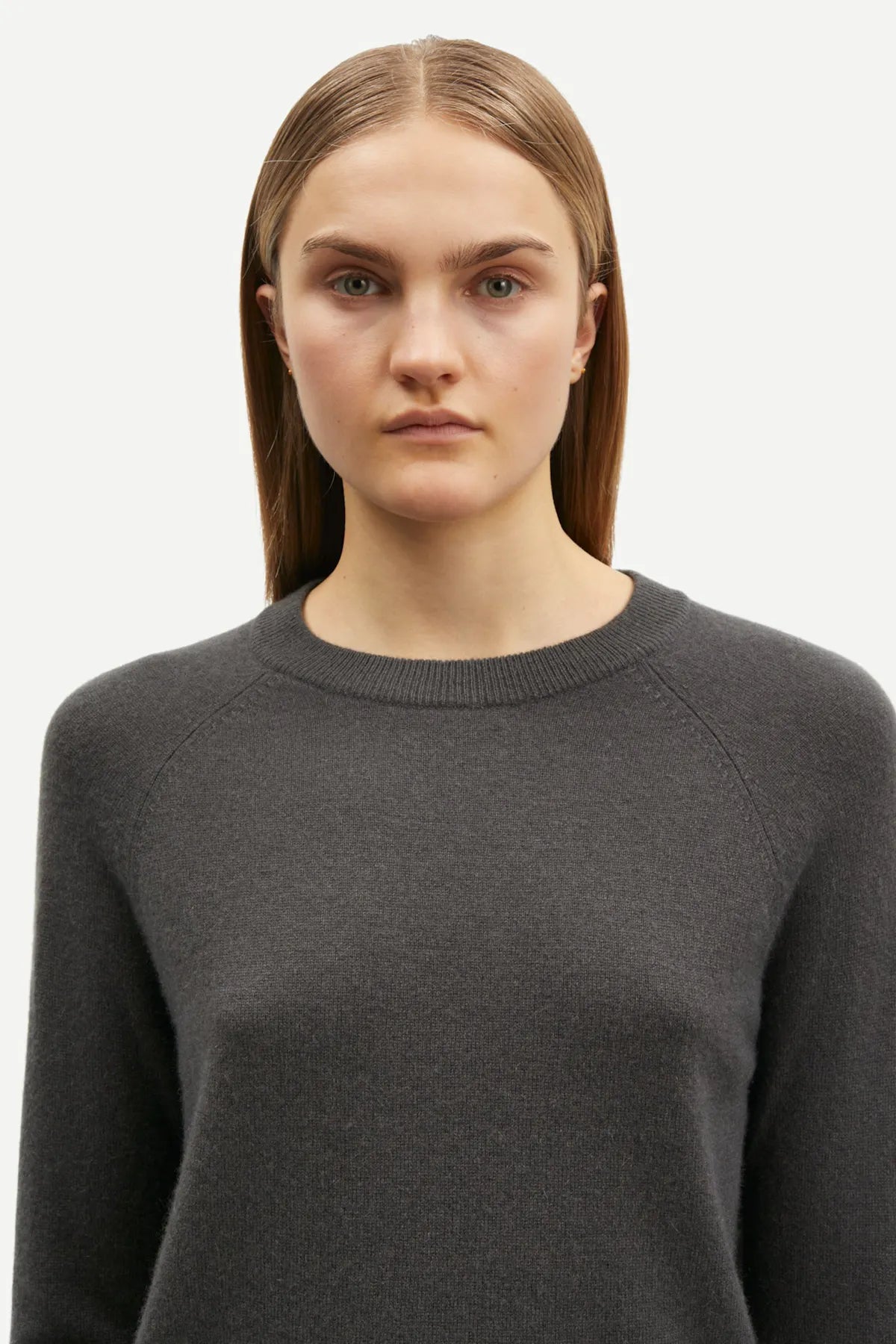 Pure cashmere crew neck in black oyster