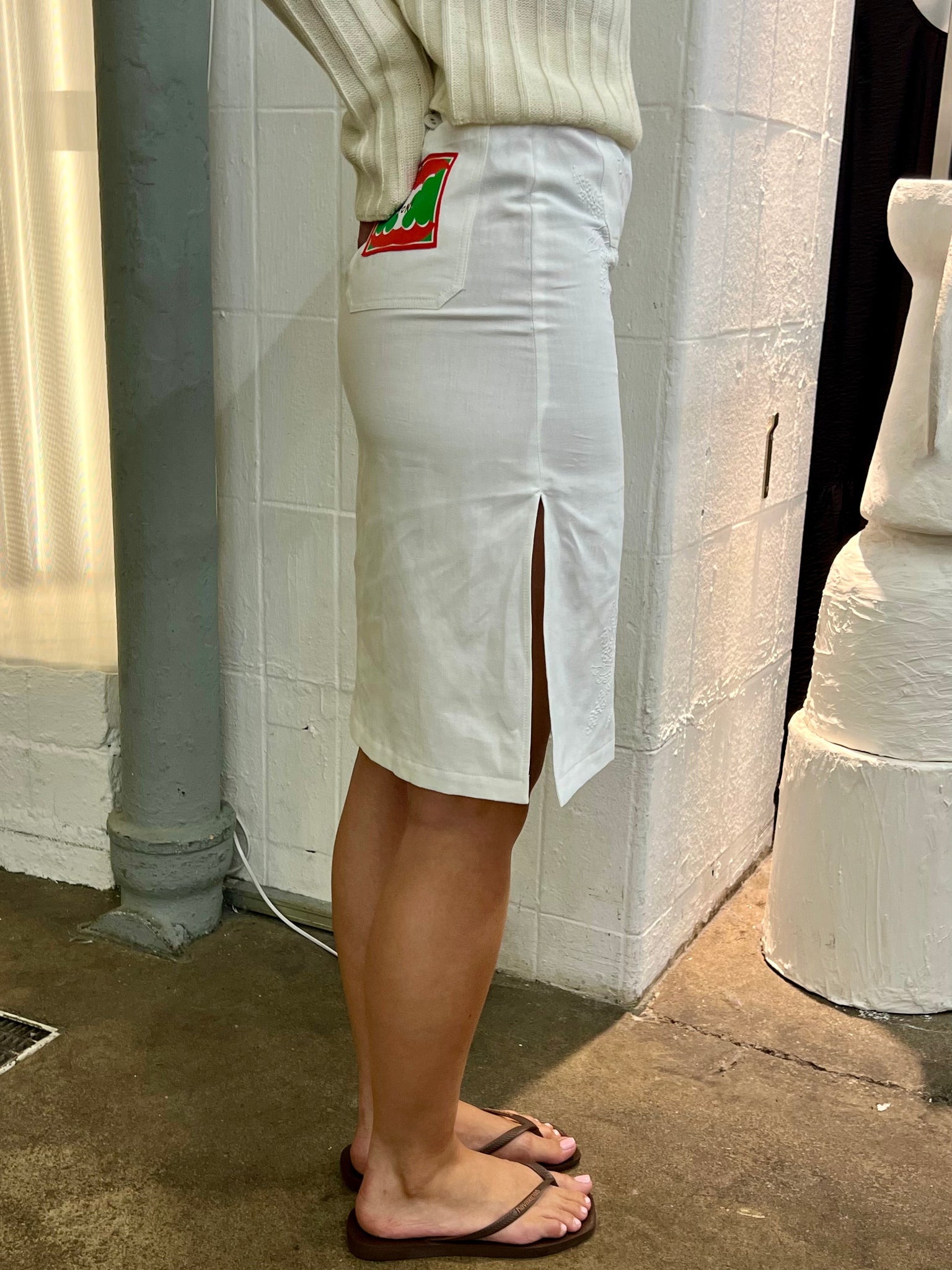 Susie skirt in white with flower details by shop toni