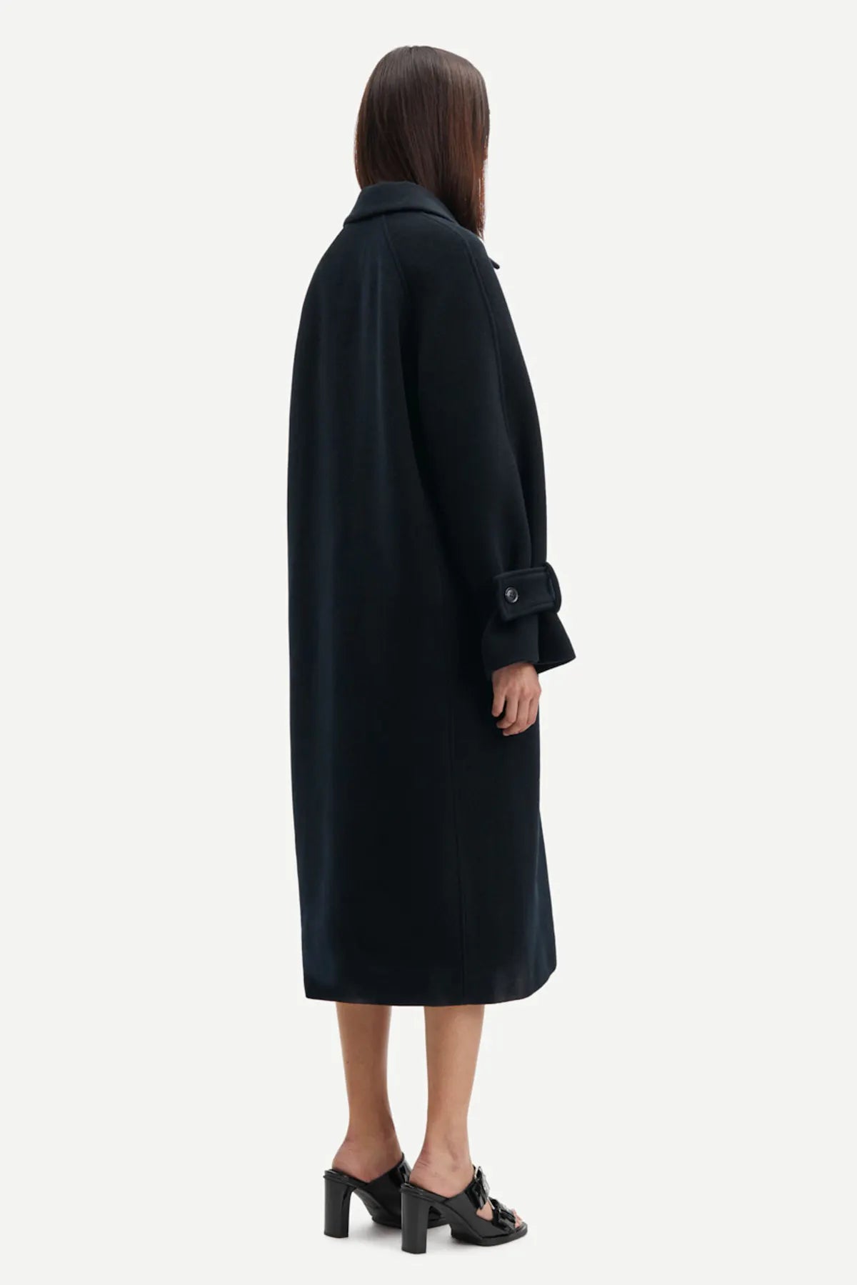 Alma coat in salute