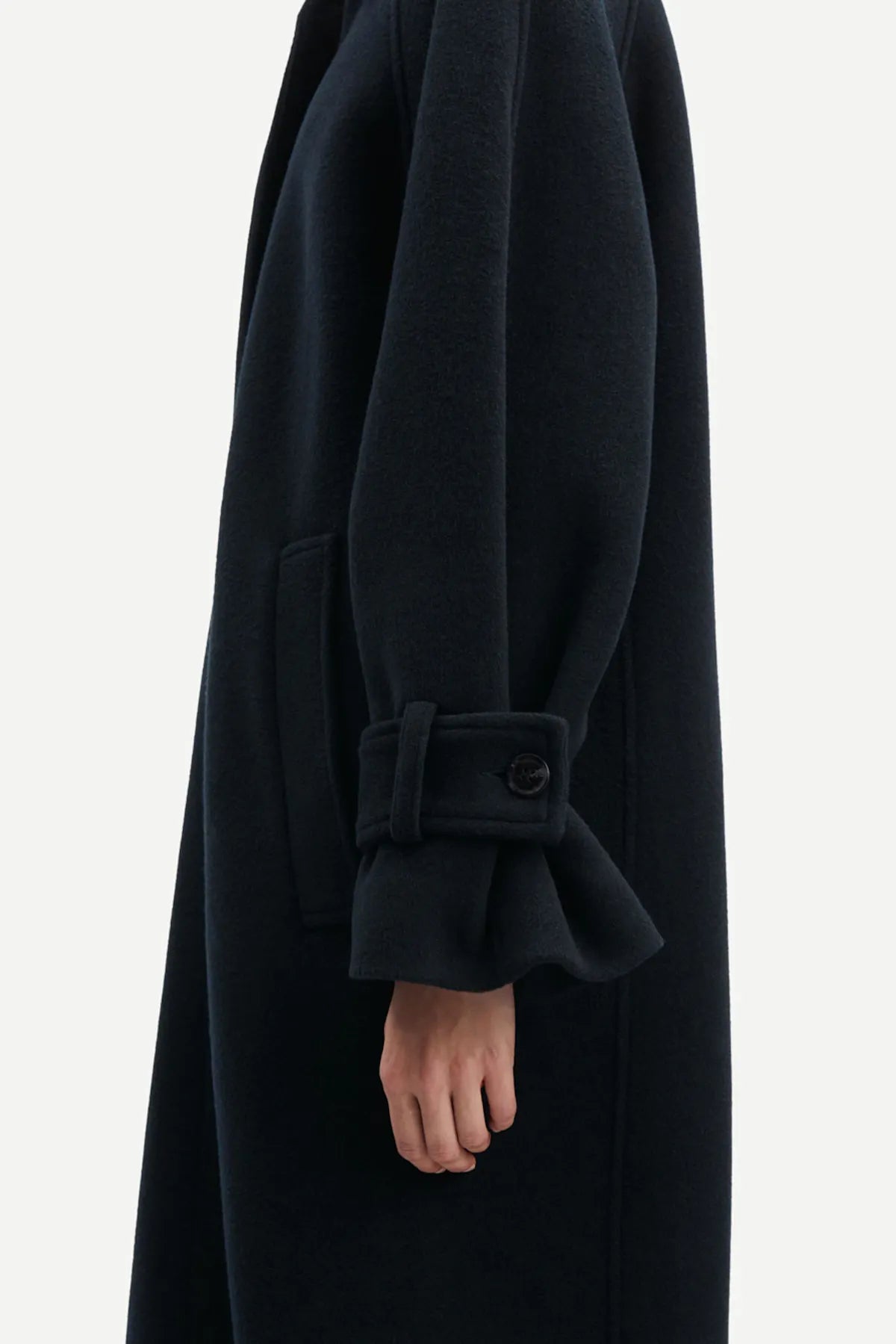 Alma coat in salute