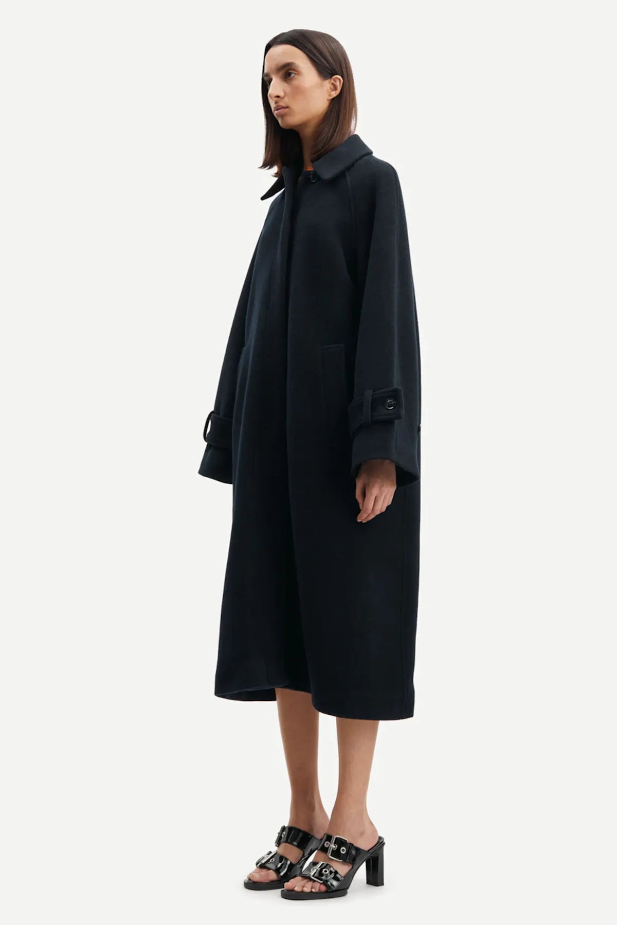 Alma coat in salute