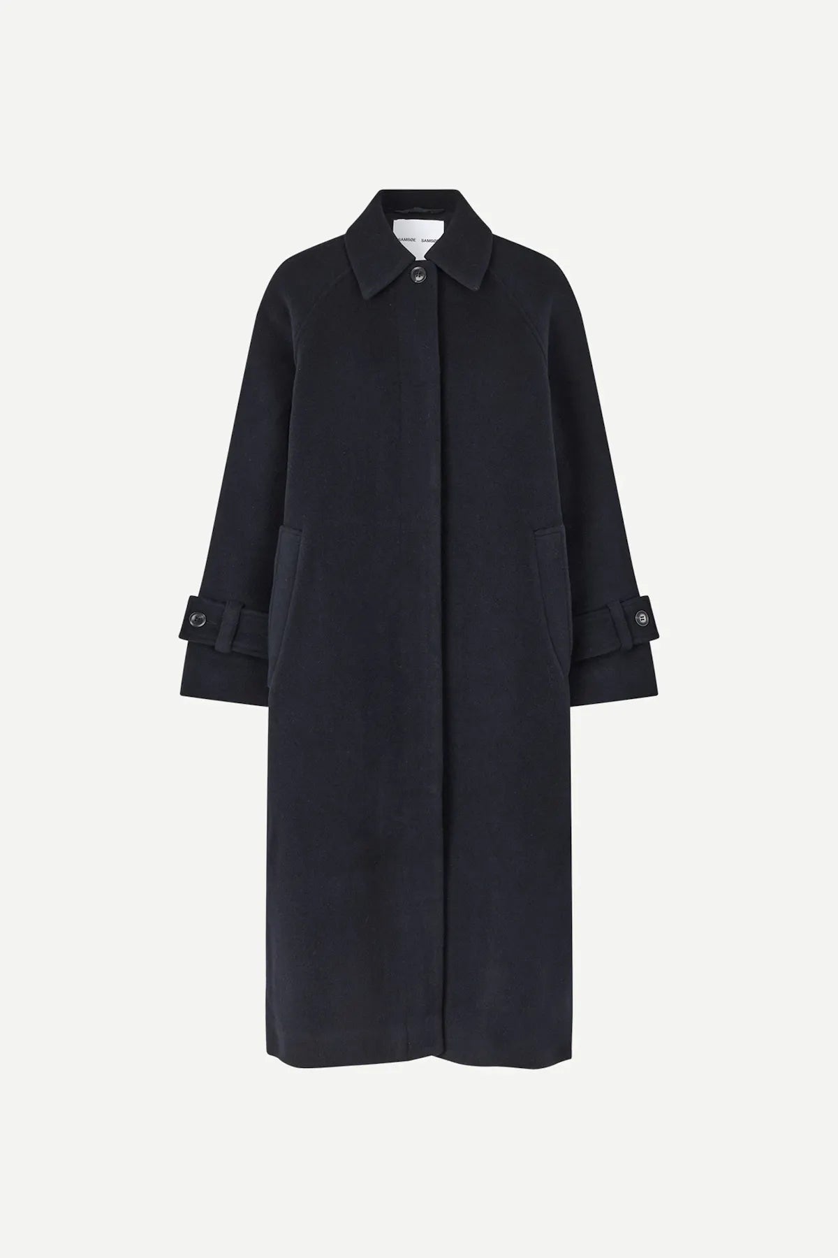 Alma coat in salute