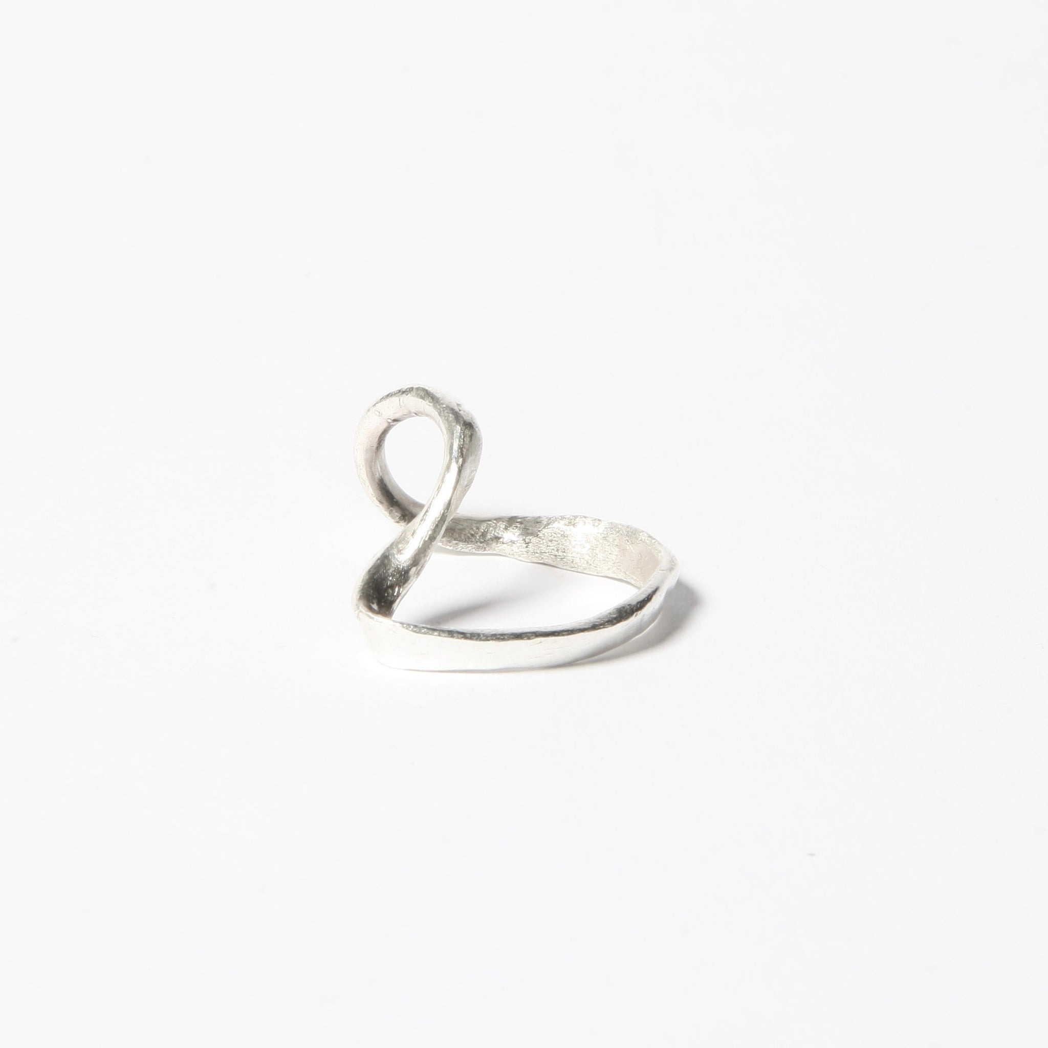Nuance silver ring by Studio Aseo