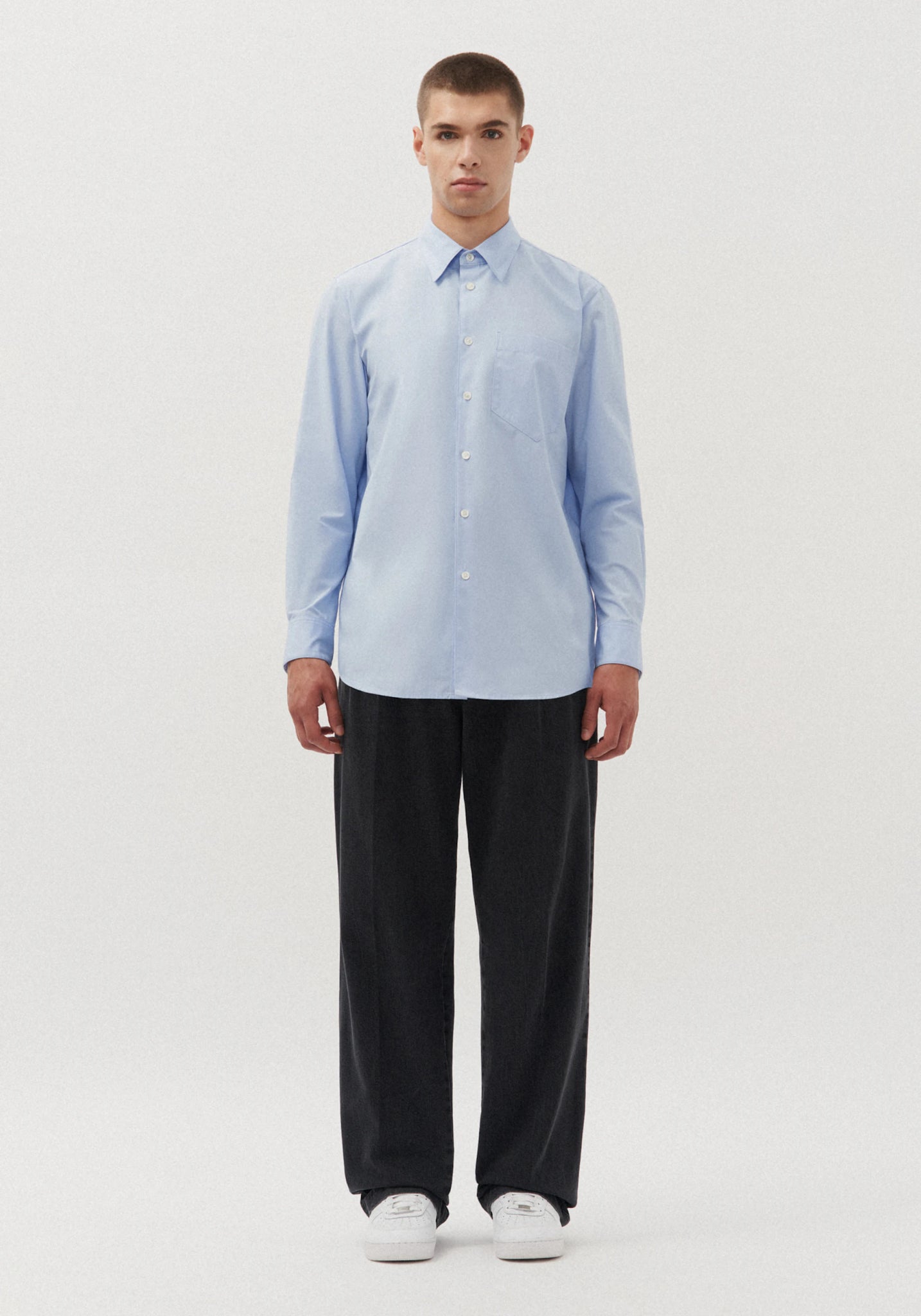Gender neutral shirt in light blue by Studio Seidensticker