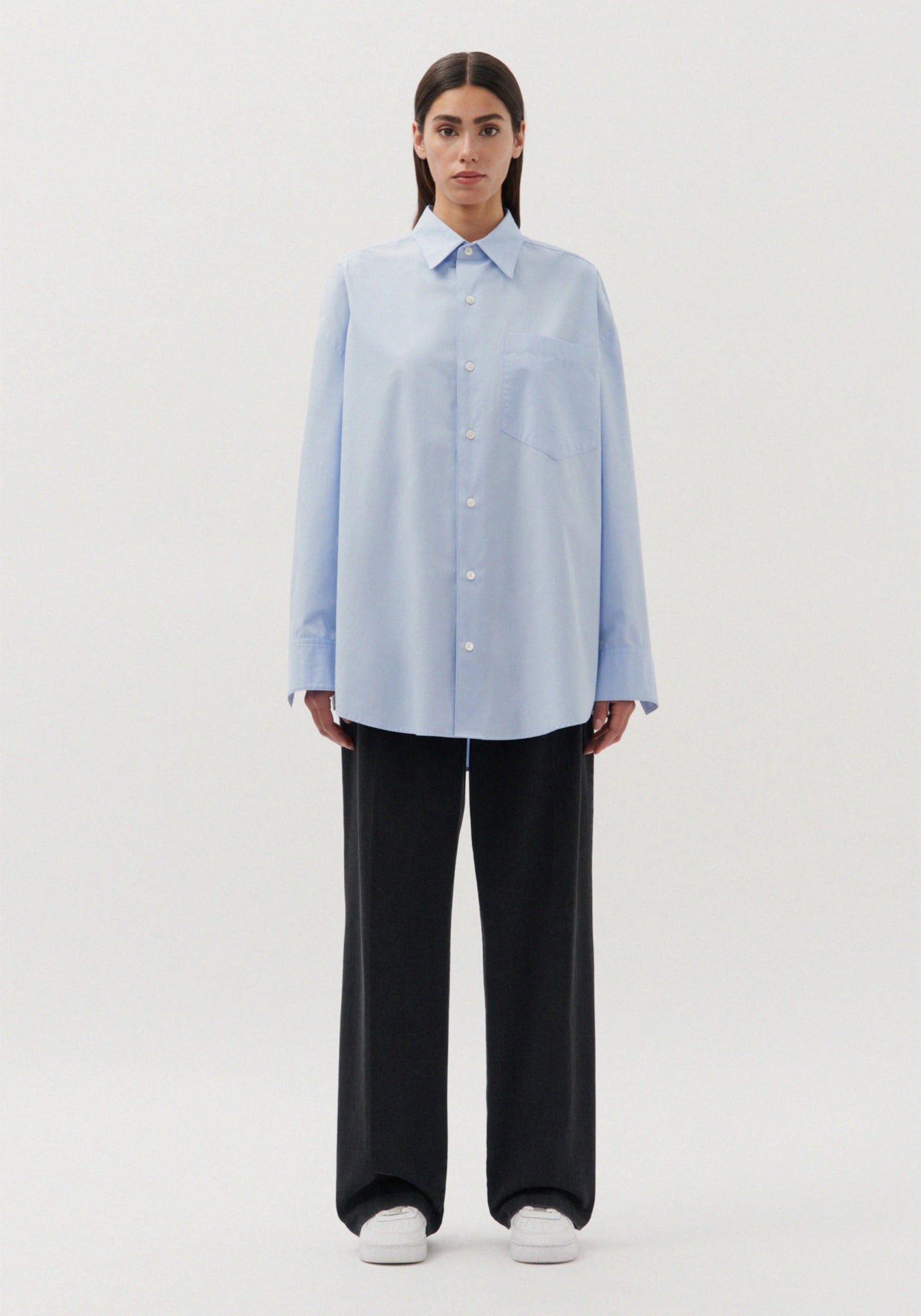 Gender neutral shirt in light blue by Studio Seidensticker
