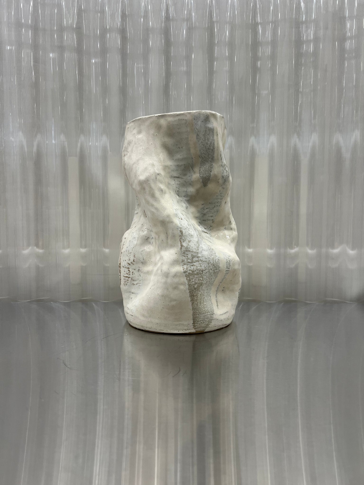 Marble vase in beige by Hap