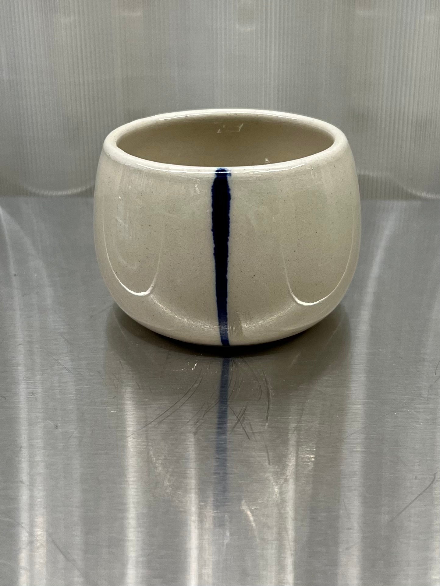 Small cup in white with blue stripe by Jimu Kobayashi