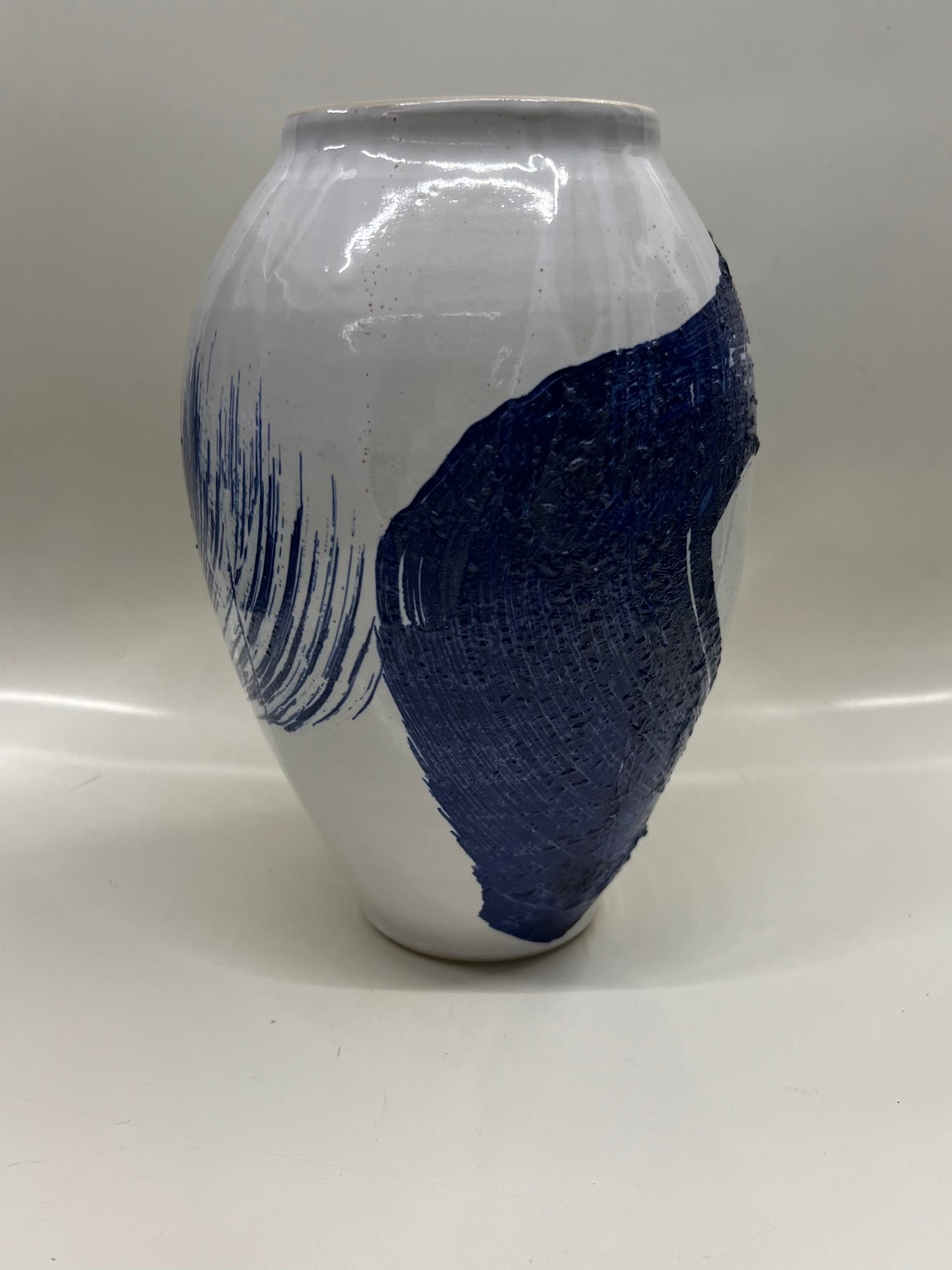 Oval vase in white with blue brush strokes by Jimu Kobayashi