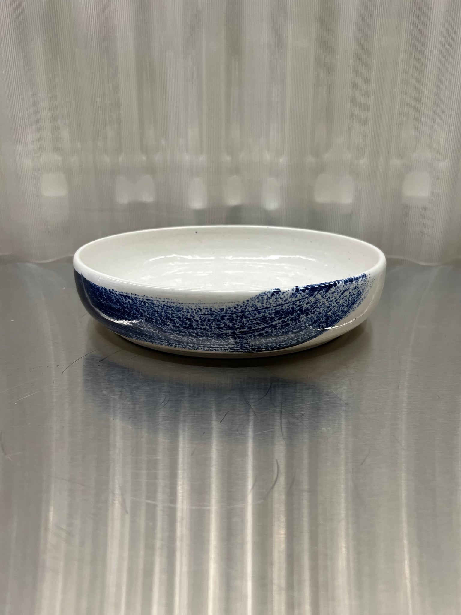 Dish in white with blue brush stroke by Jimu Kobayashi