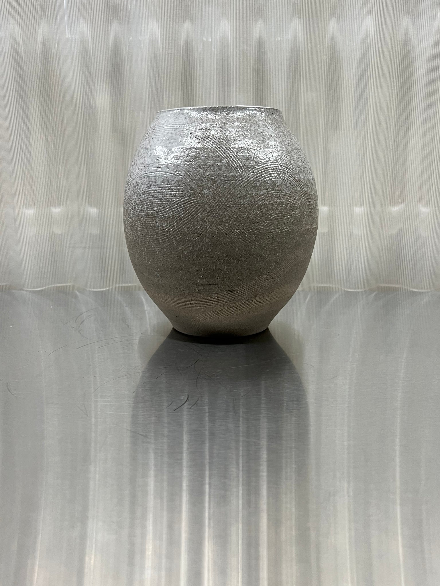 Oval vase in grey white details by Jimu Kobayashi