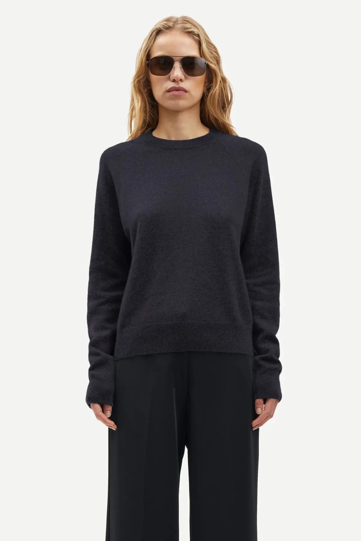 Pure cashmere crew neck in dark blue