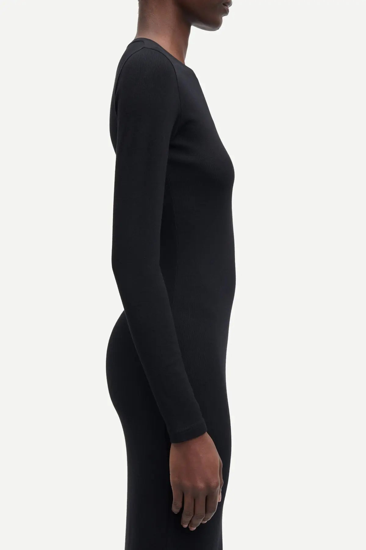 Slim midi dress in black