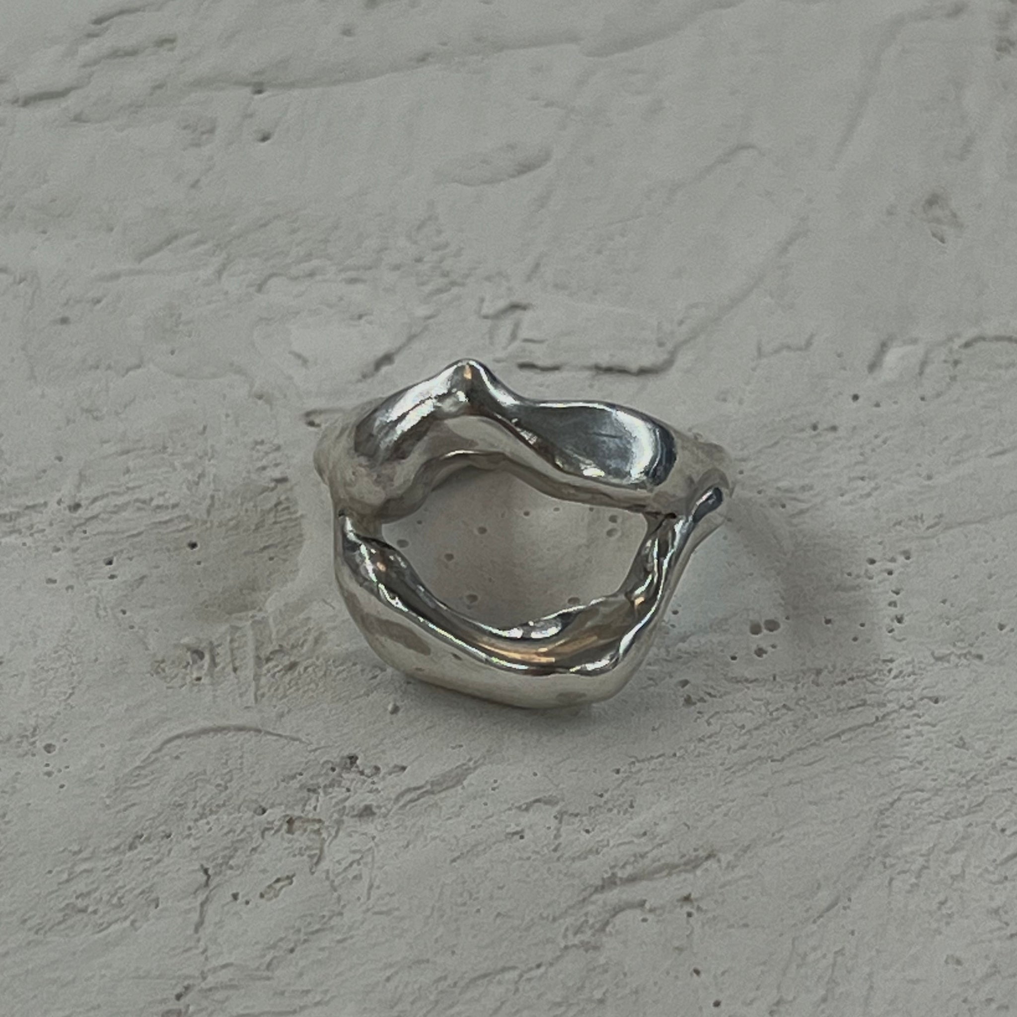 Wounce silver ring by Studio Aseo