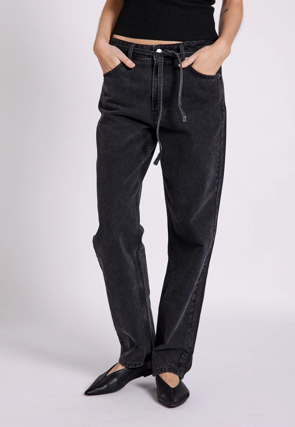 Kenzie relaxed belt jeans in black washed