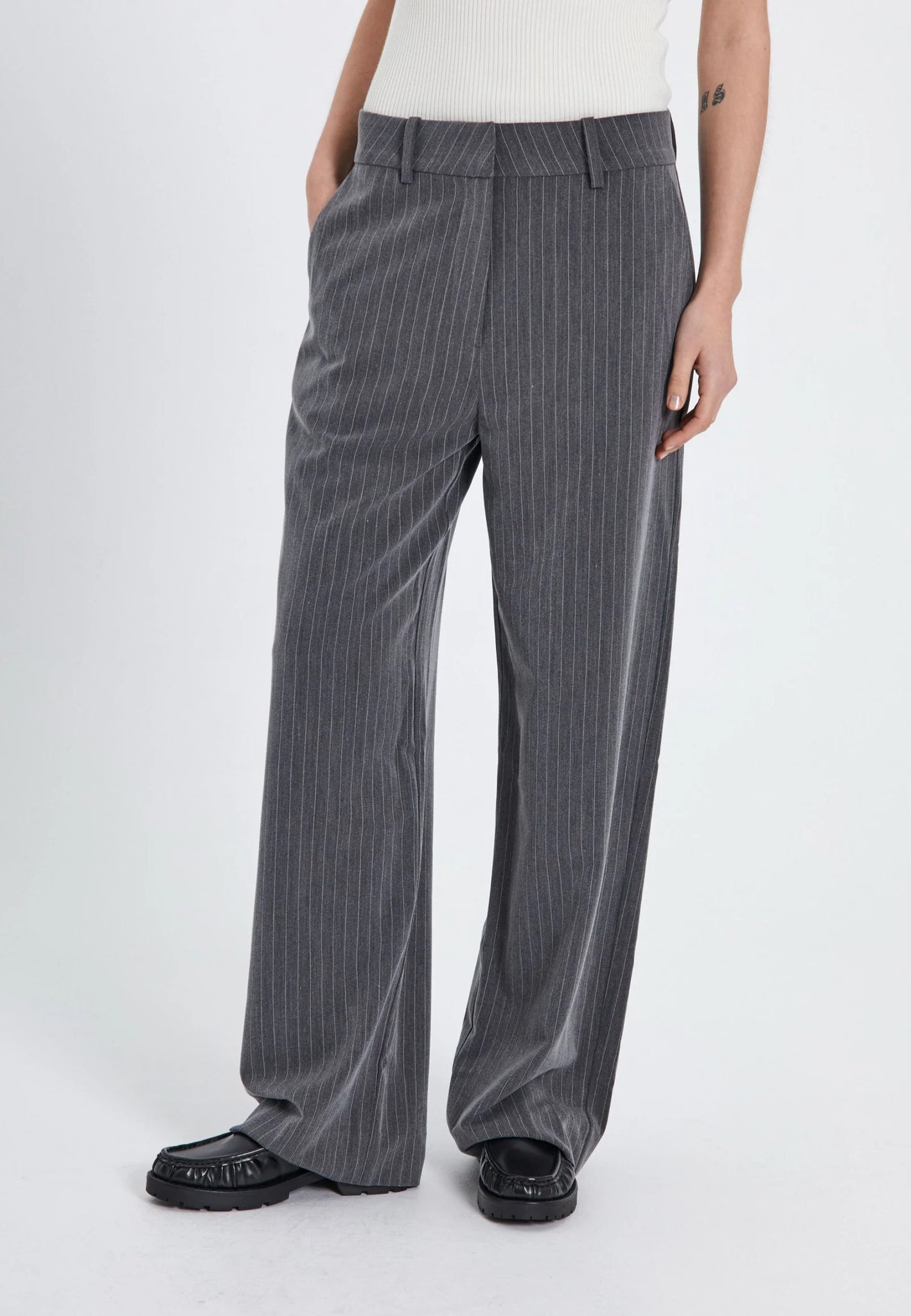 Neo pinstripe pants in grey