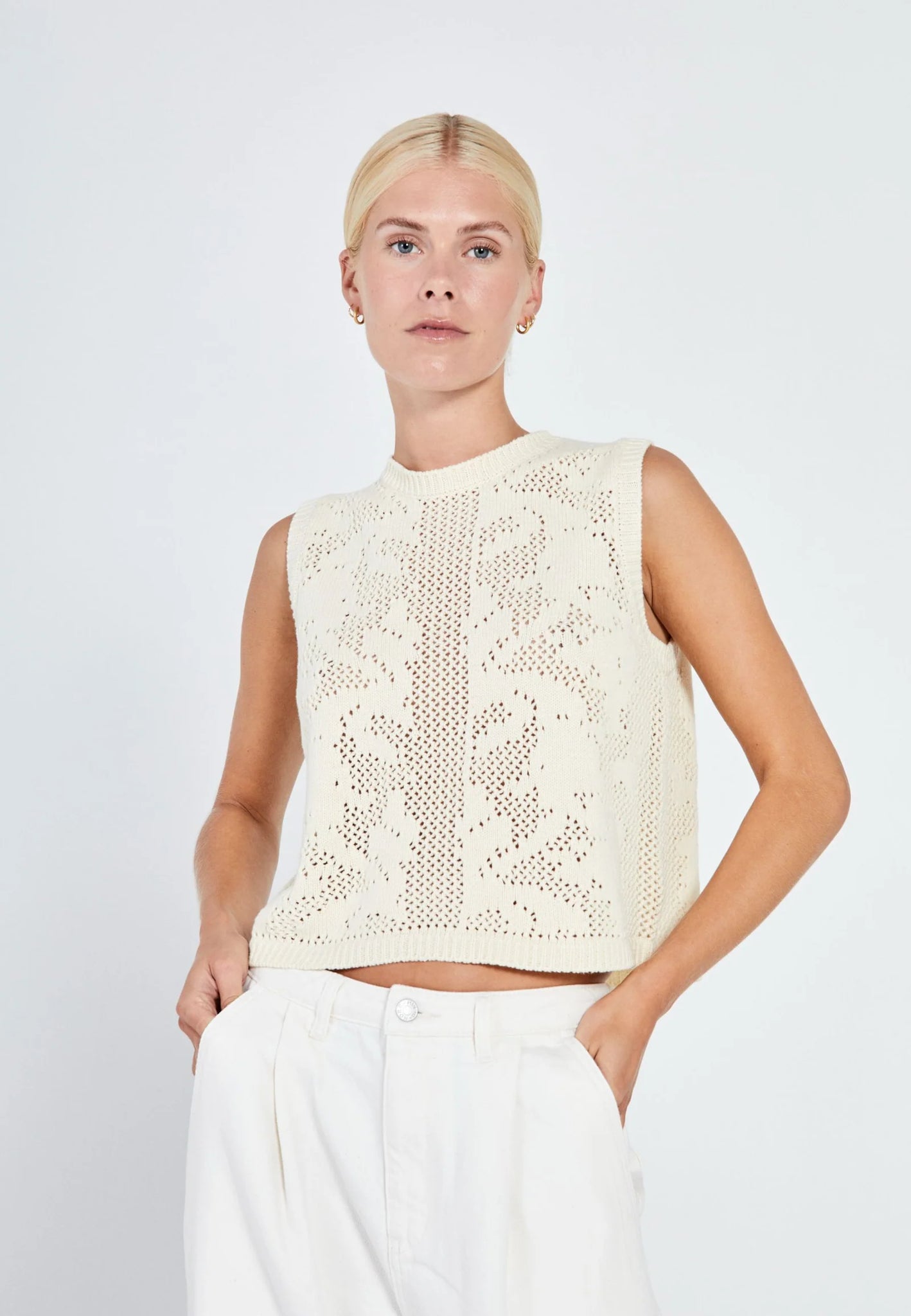 Crochet knit tank in off-white