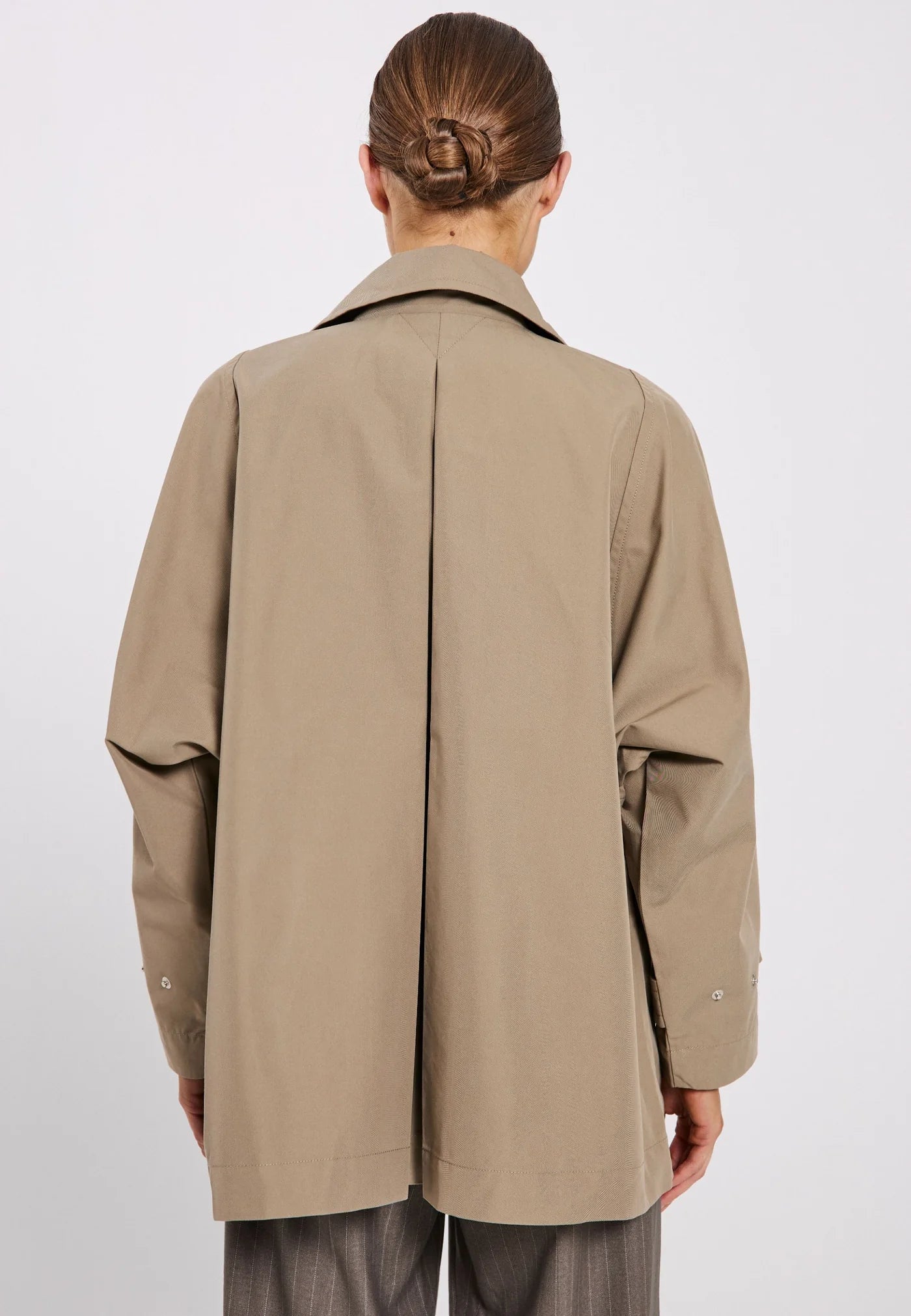 Vana short trench coat in warm beige