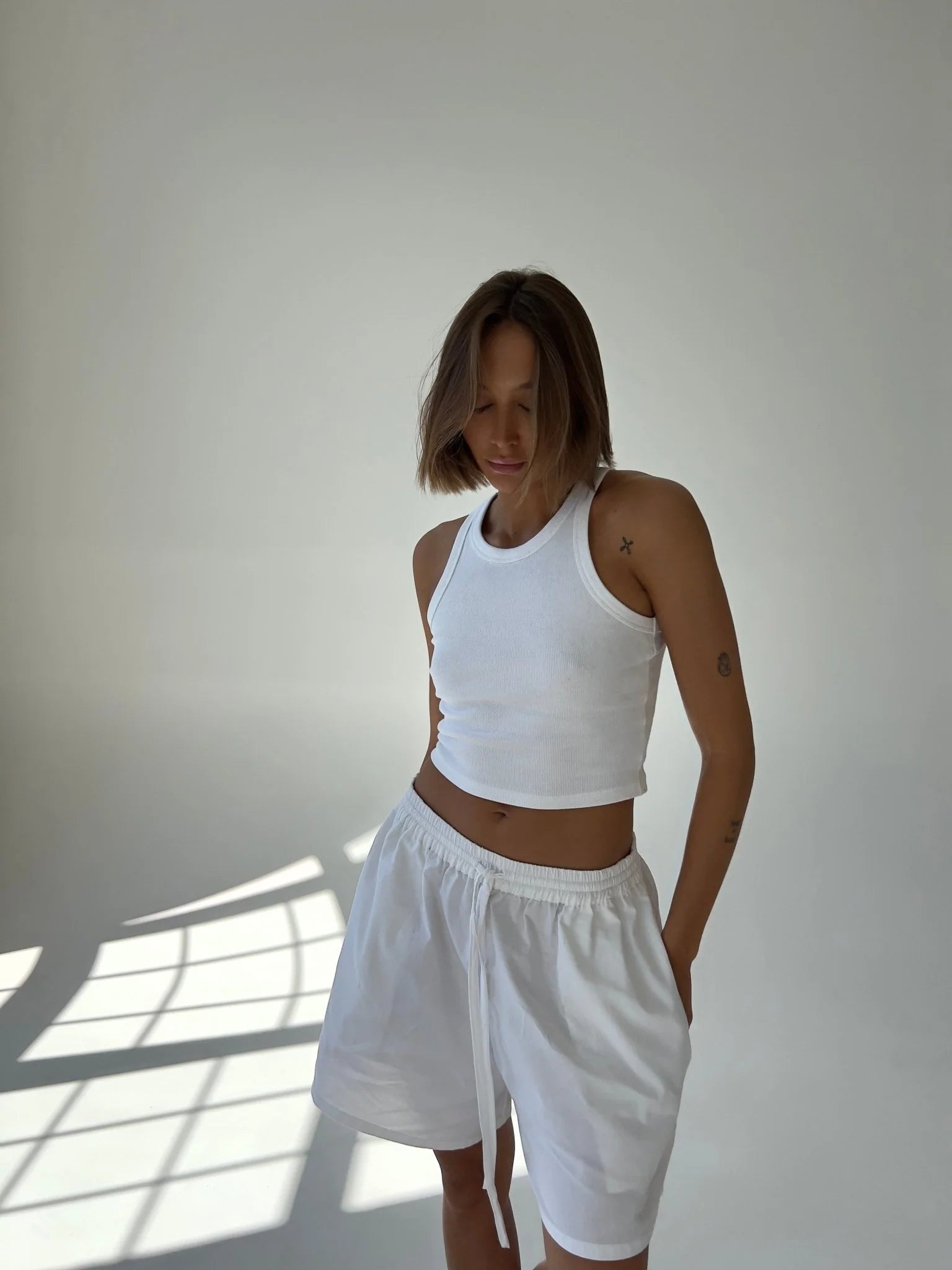 Cropped tank top in white