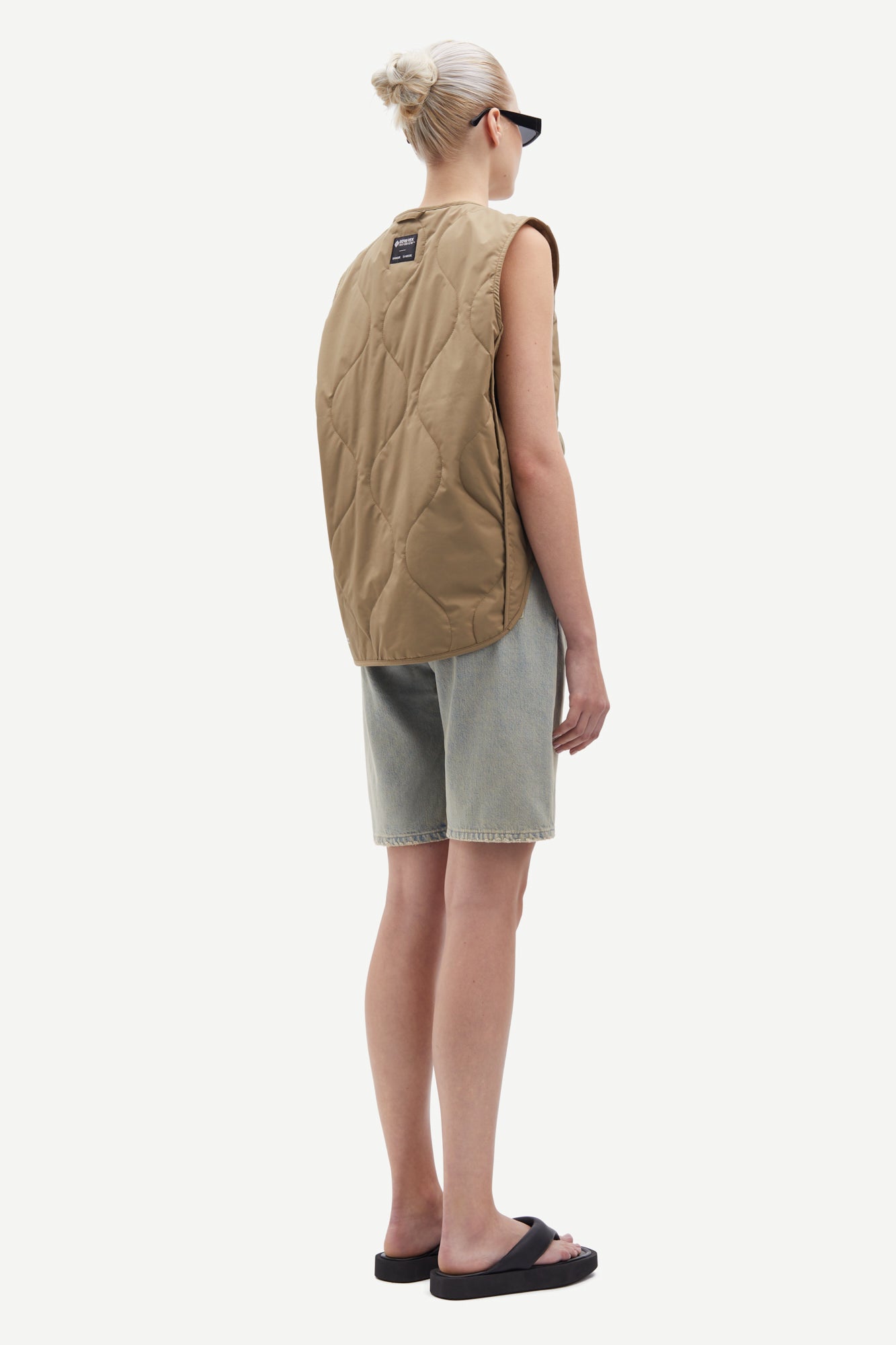 Saya vest in lead grey