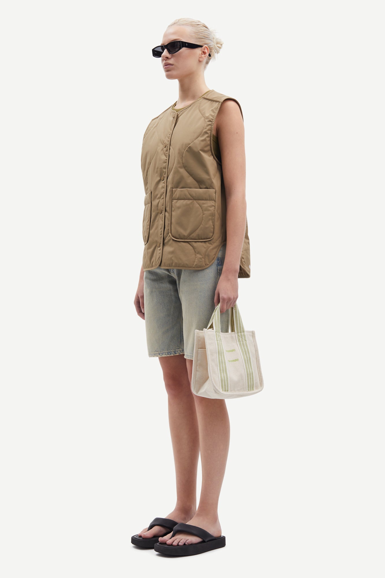 Saya vest in lead grey