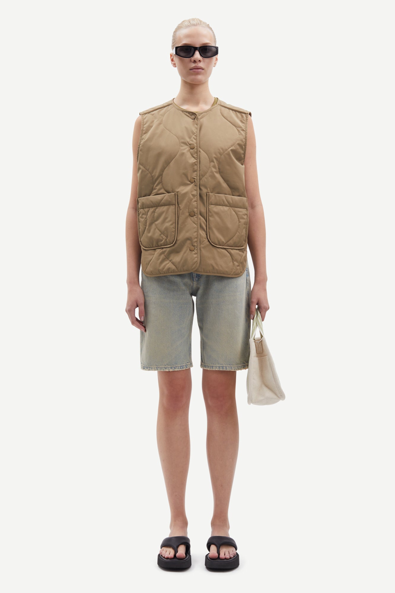 Saya vest in lead grey