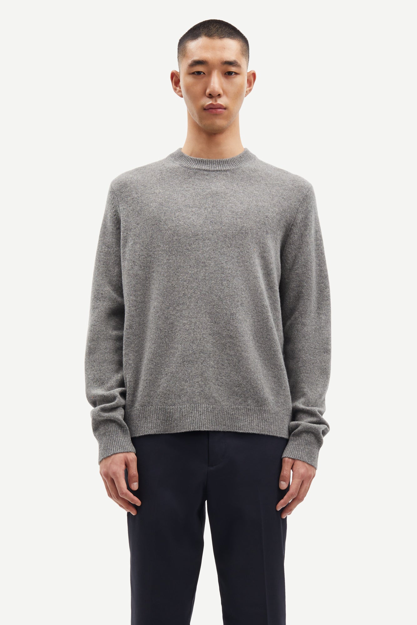 Isak knit sweater in dark grey mel