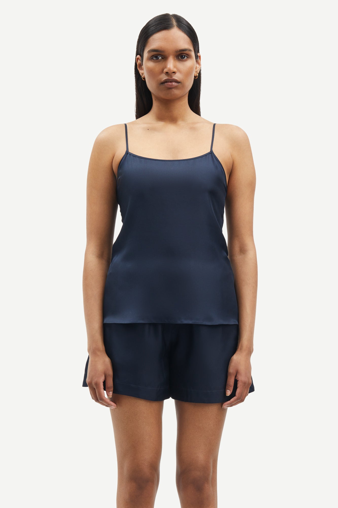 Silk top in salute