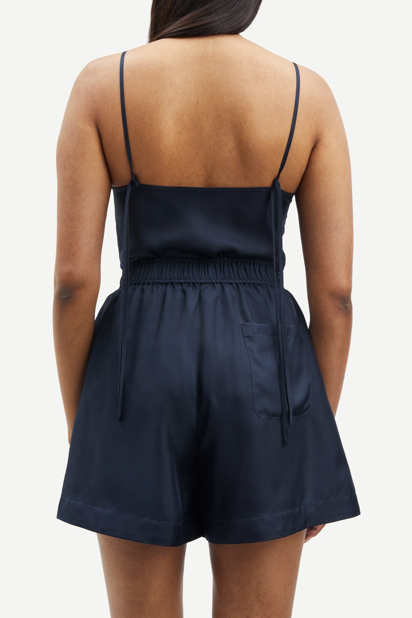 Silk top in salute