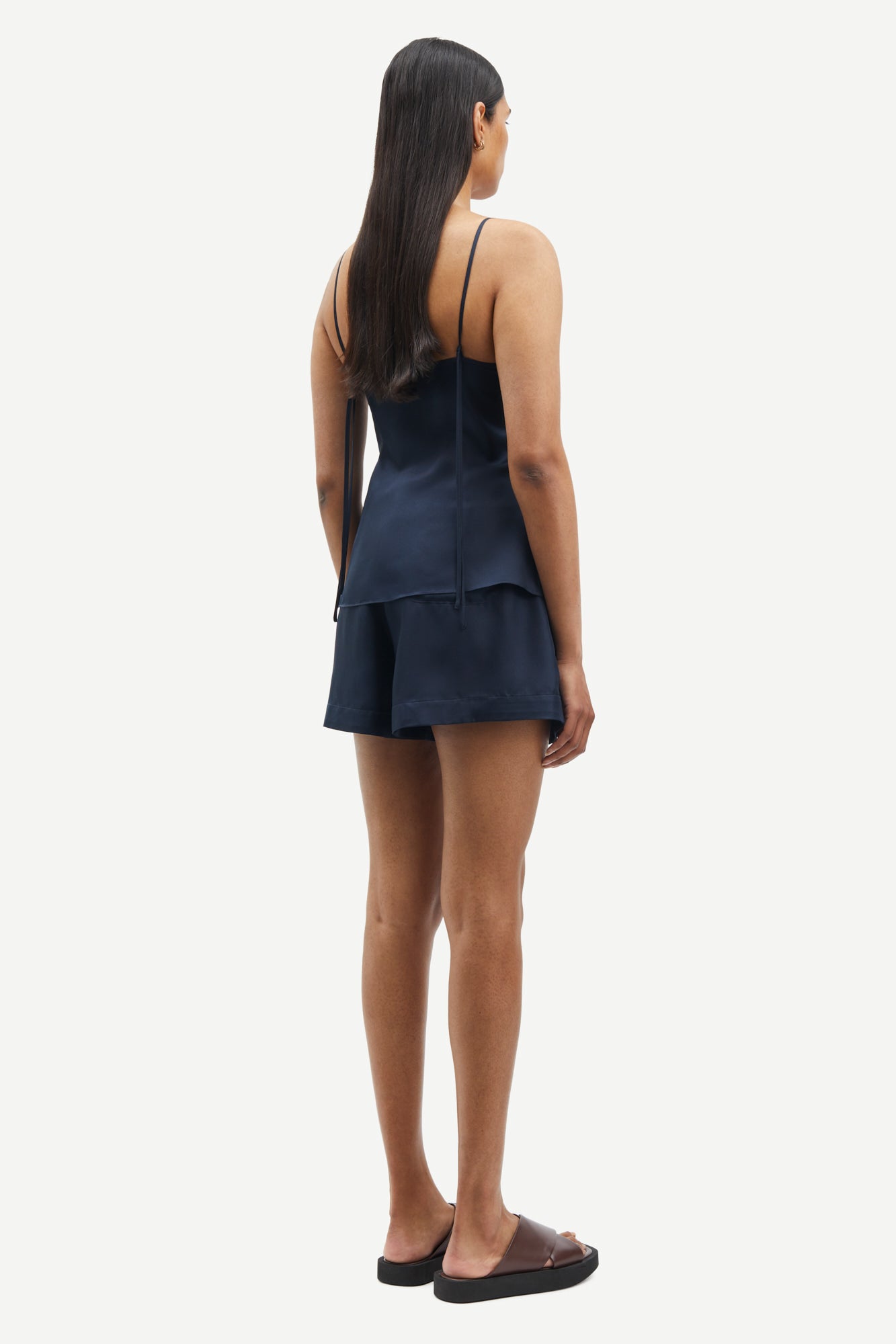 Silk top in salute