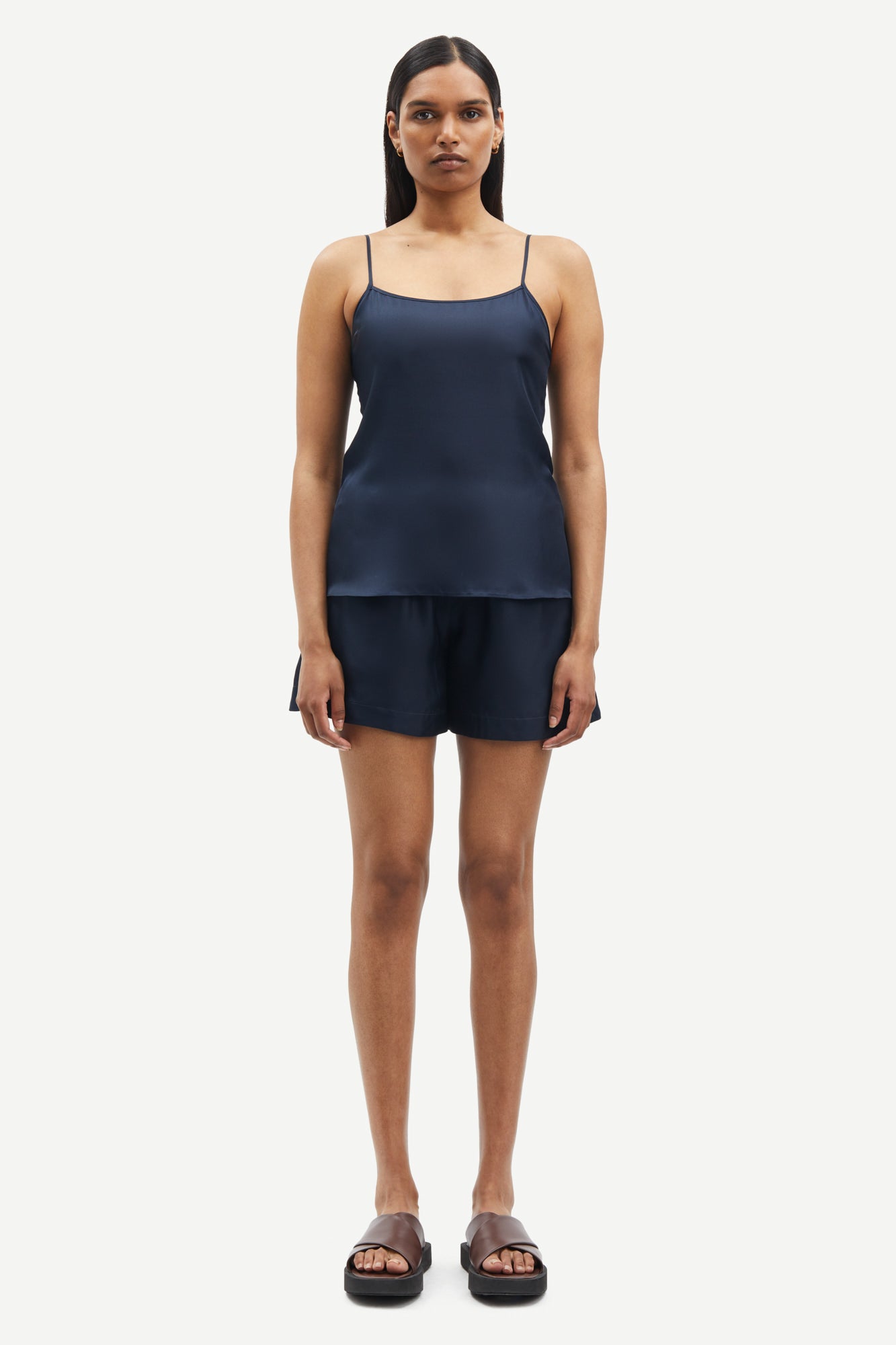 Silk top in salute