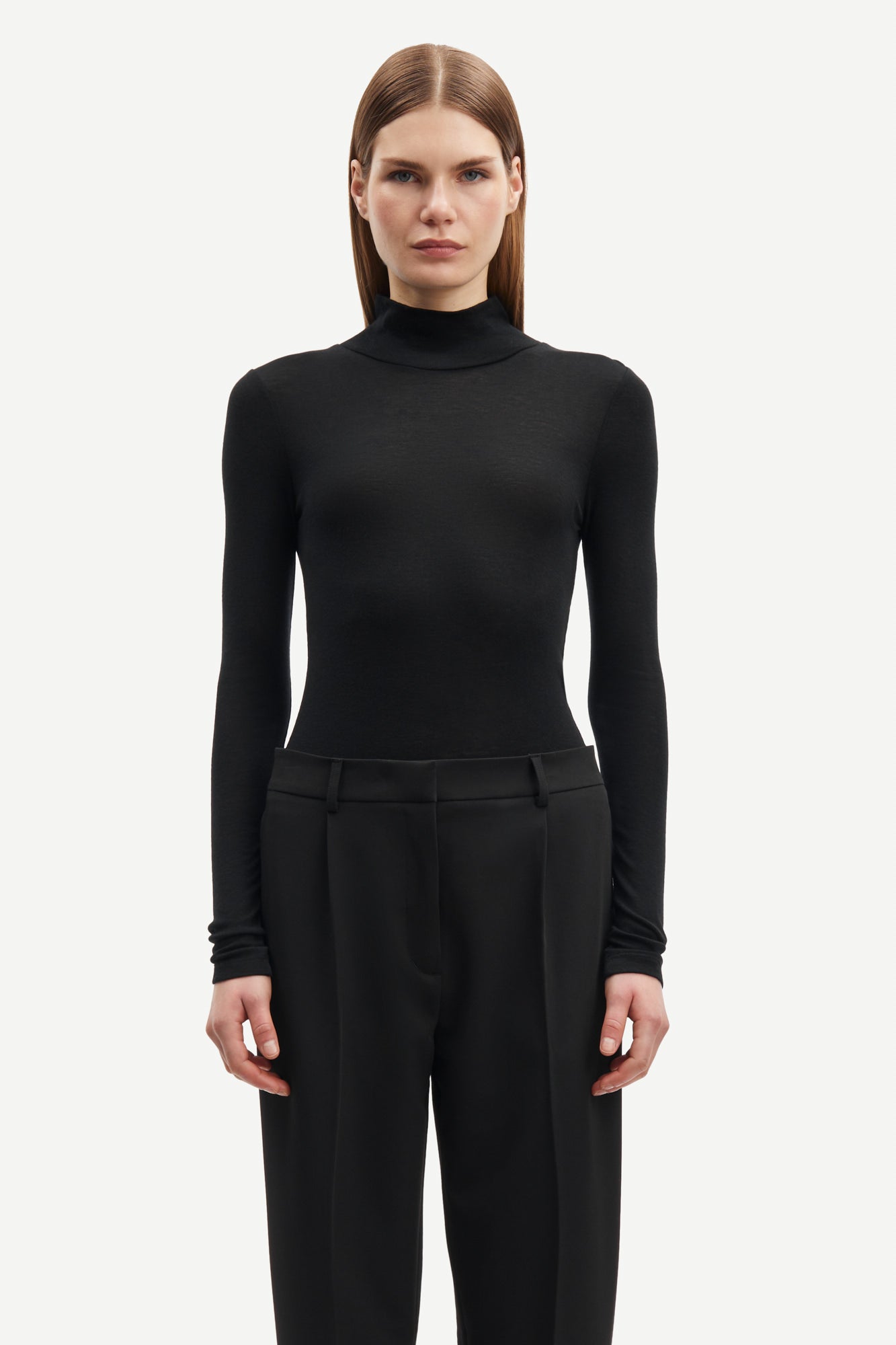 Light wool turtleneck longsleeve in black