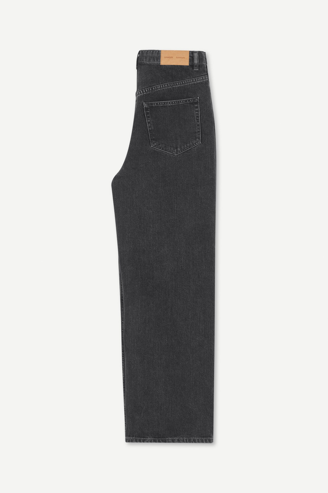 Mid waisted jeans in washed black