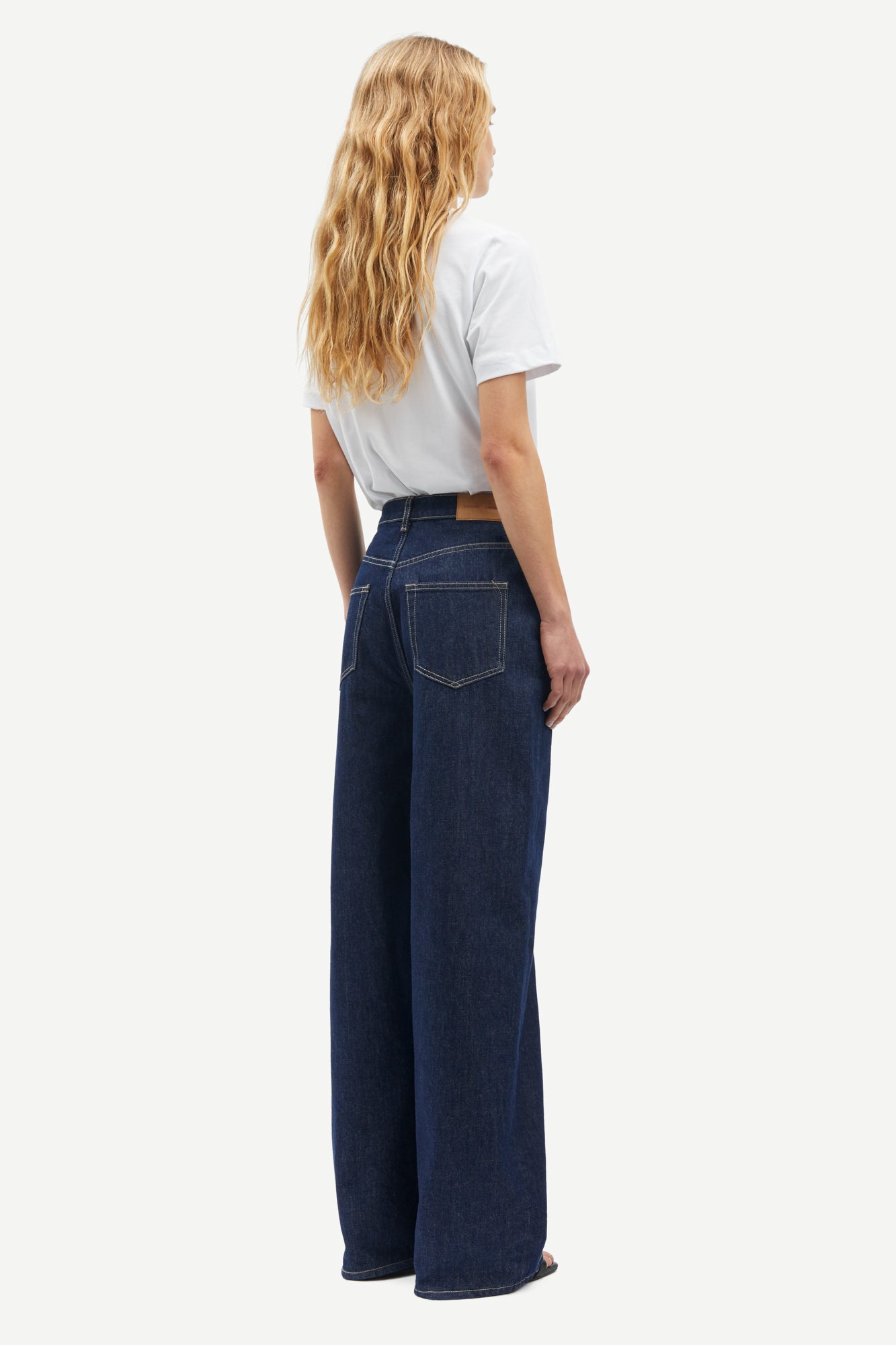 Mid waisted jeans in dark blue