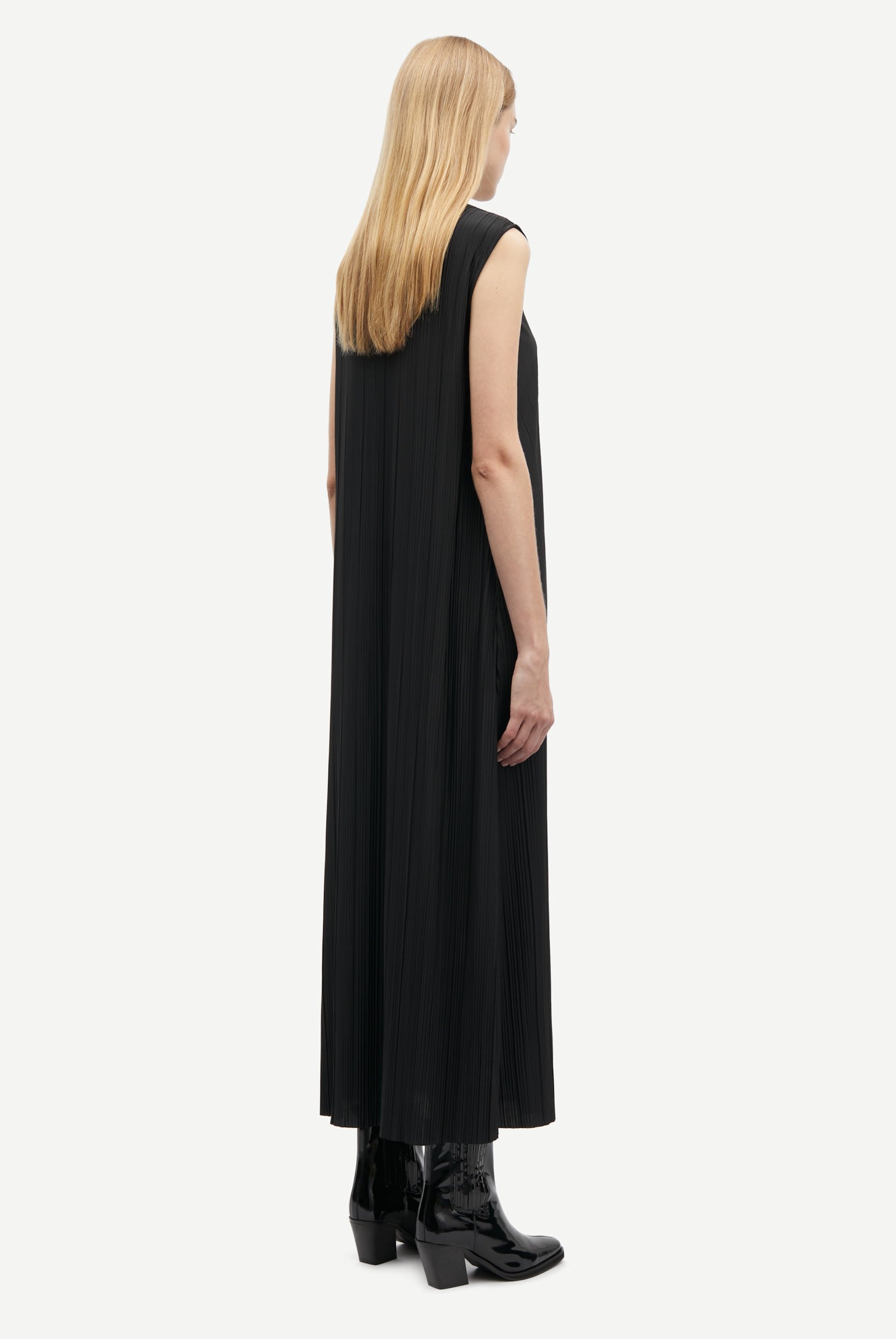 Pleated maxi dress in black