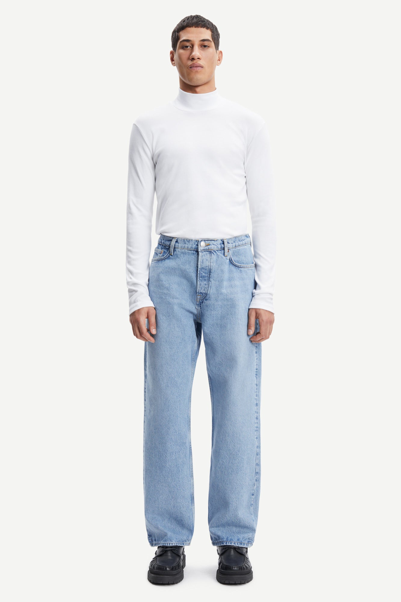 Merkur unisex turtleneck in white