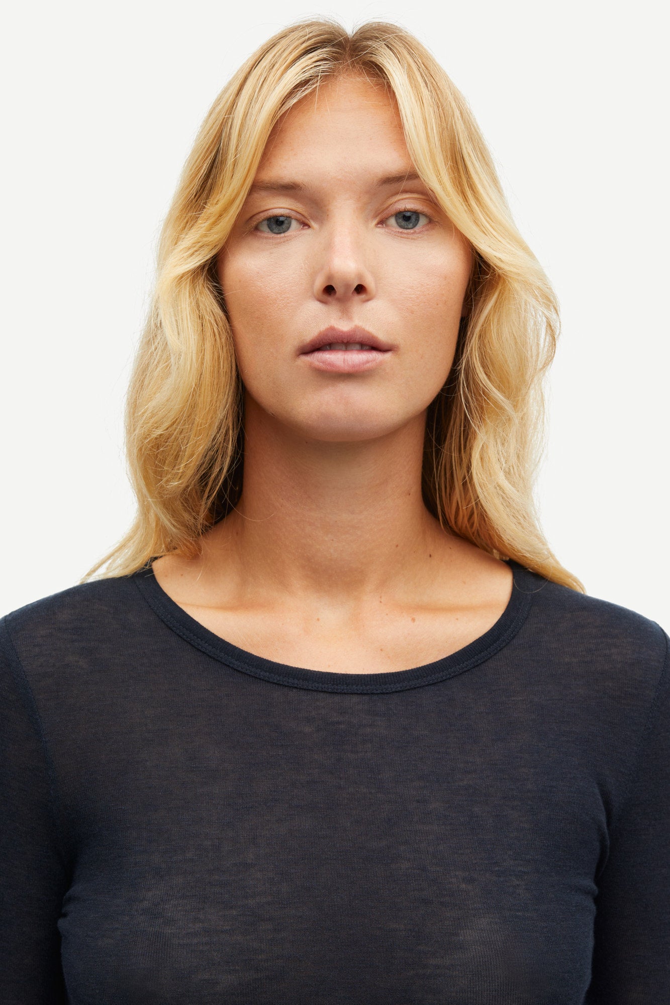 Light wool longsleeve in dark blue