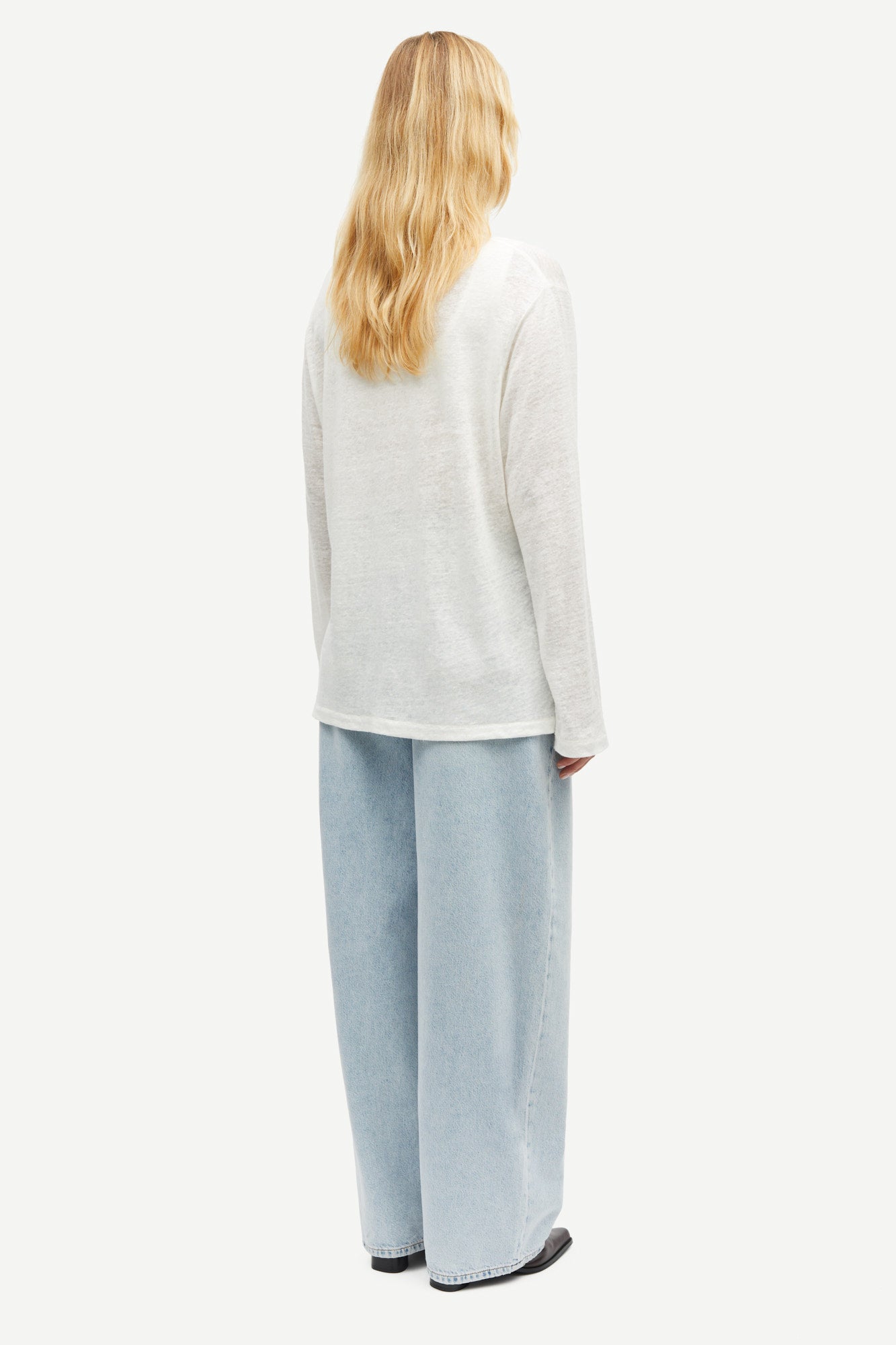 Loose linen shirt in whipped cream