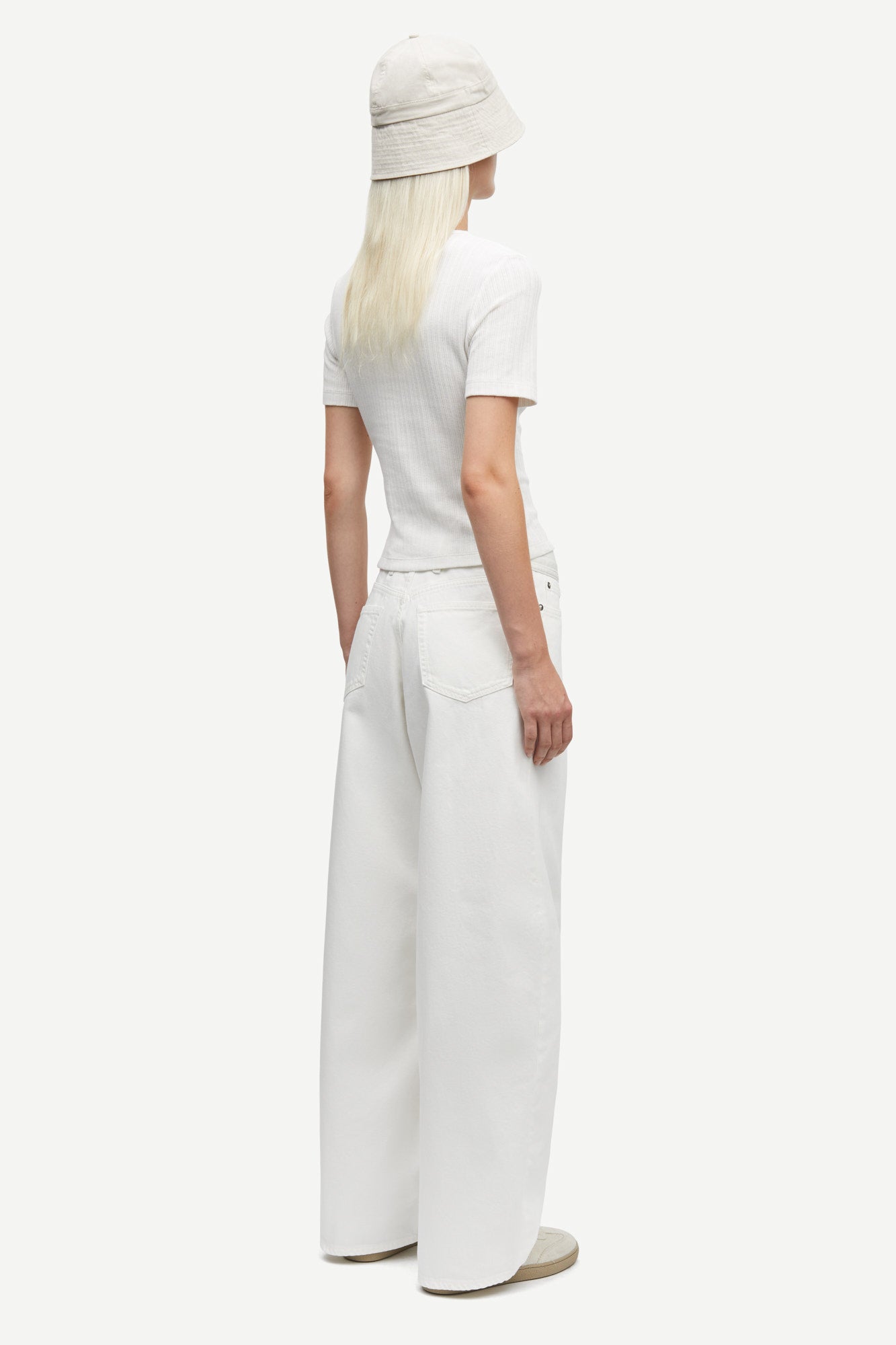 Sajuni short sleeved cardi in white