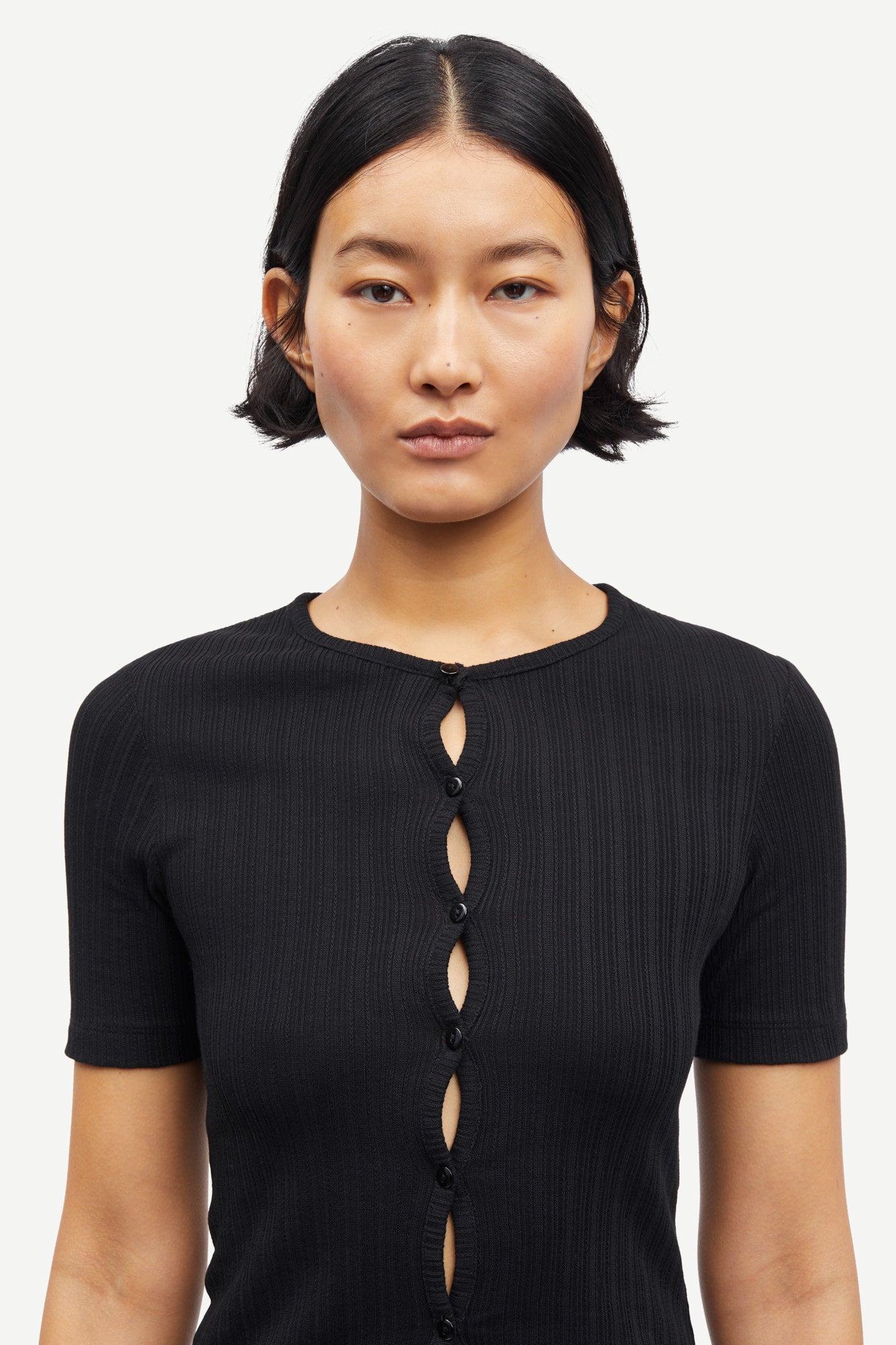 Sajuni short sleeved cardi in black