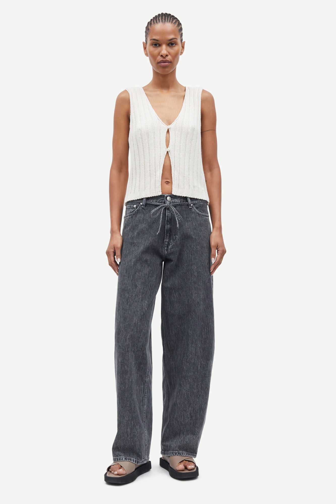 High waisted wide leg jeans with belt in grey cloud