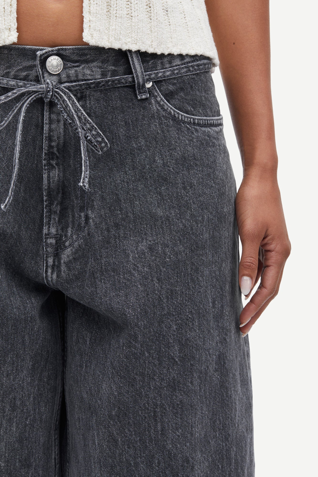 High waisted wide leg jeans with belt in grey cloud
