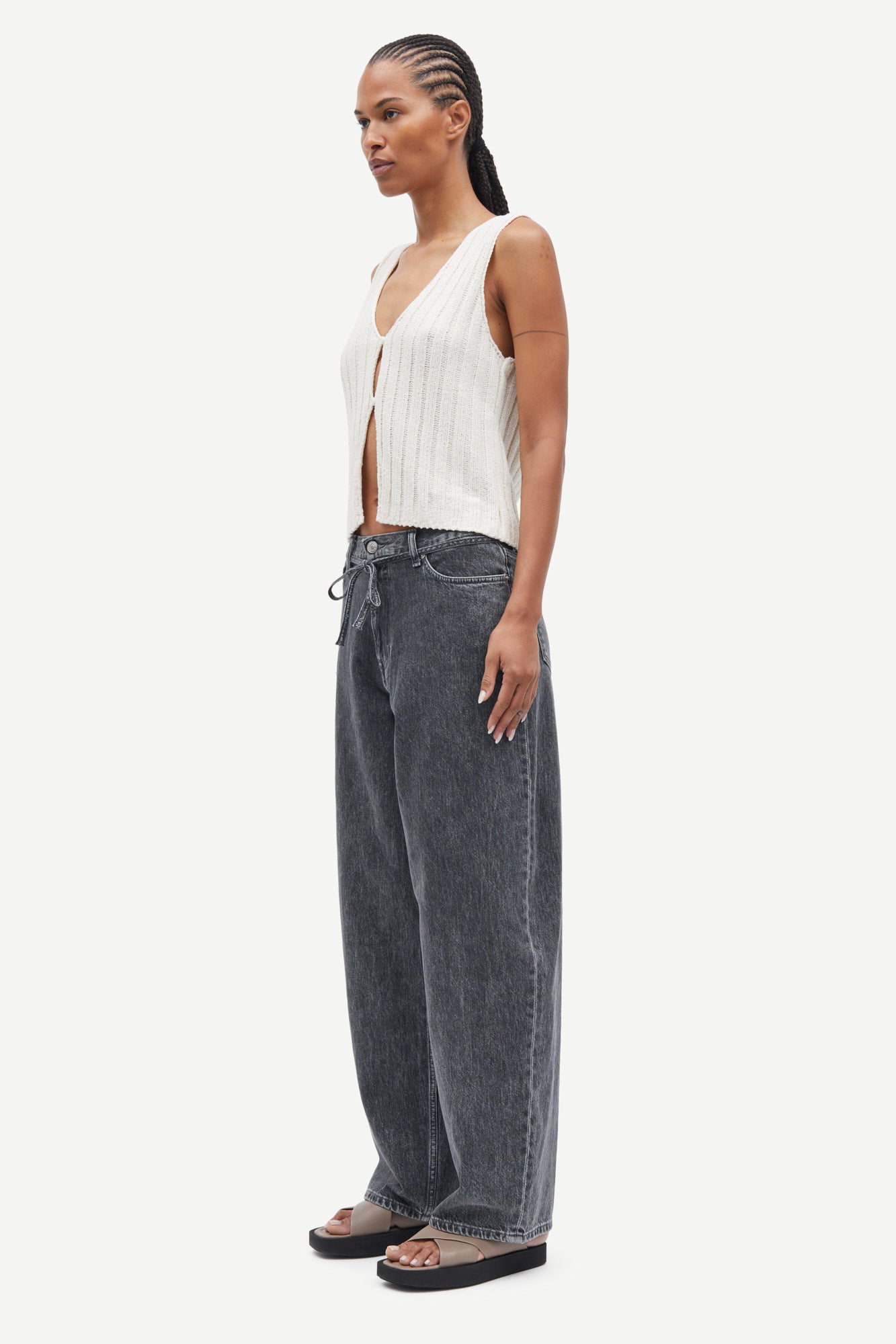 High waisted wide leg jeans with belt in grey cloud