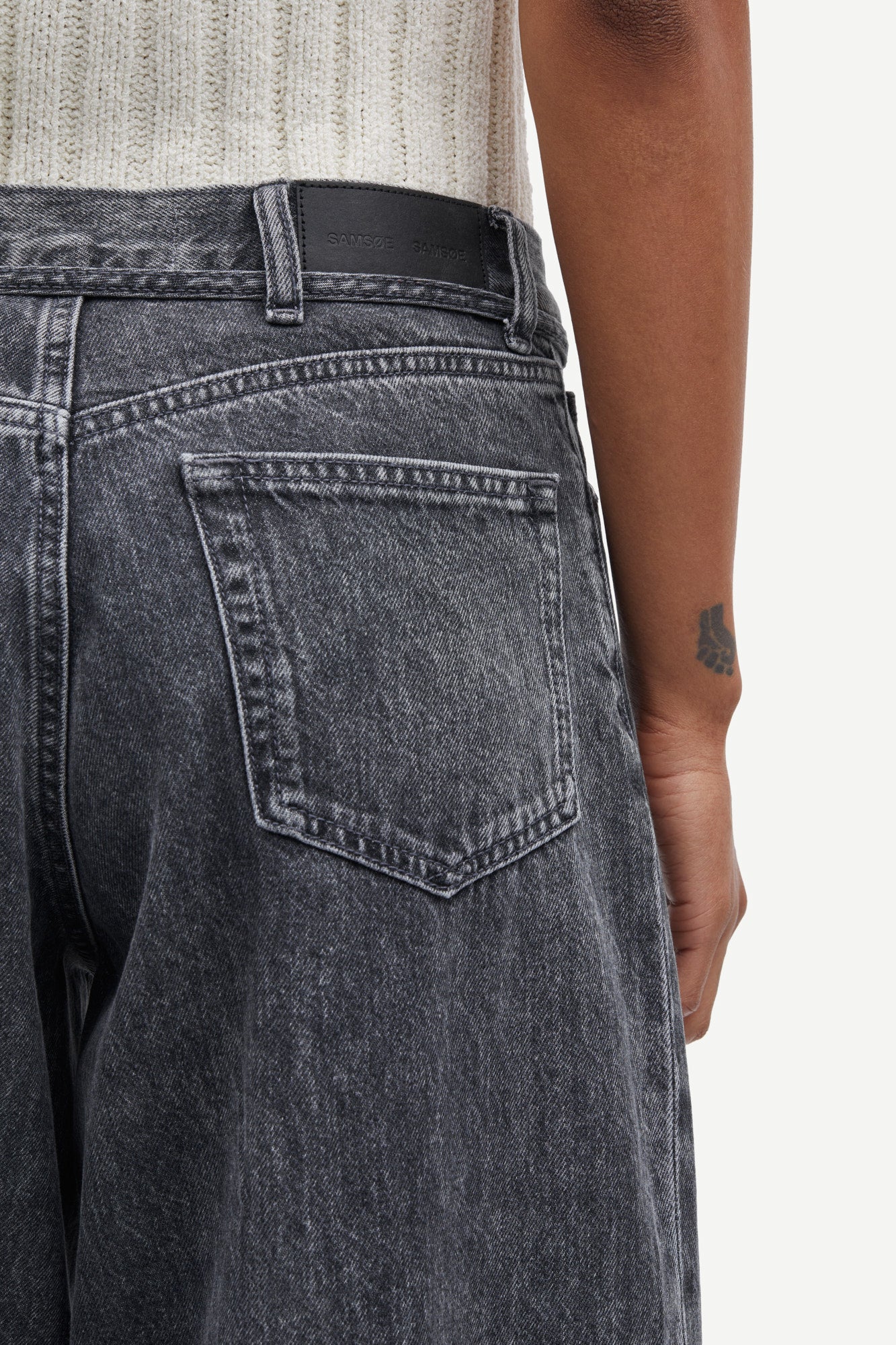 High waisted wide leg jeans with belt in grey cloud