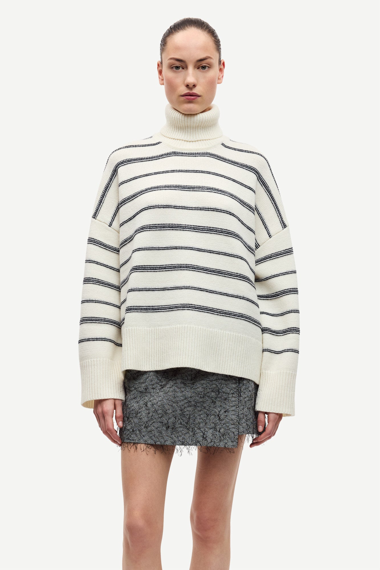 Sakeiku turtleneck in clear cream striped