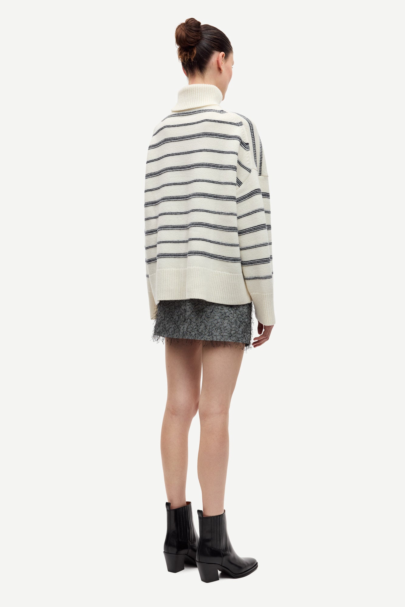 Sakeiku turtleneck in clear cream striped