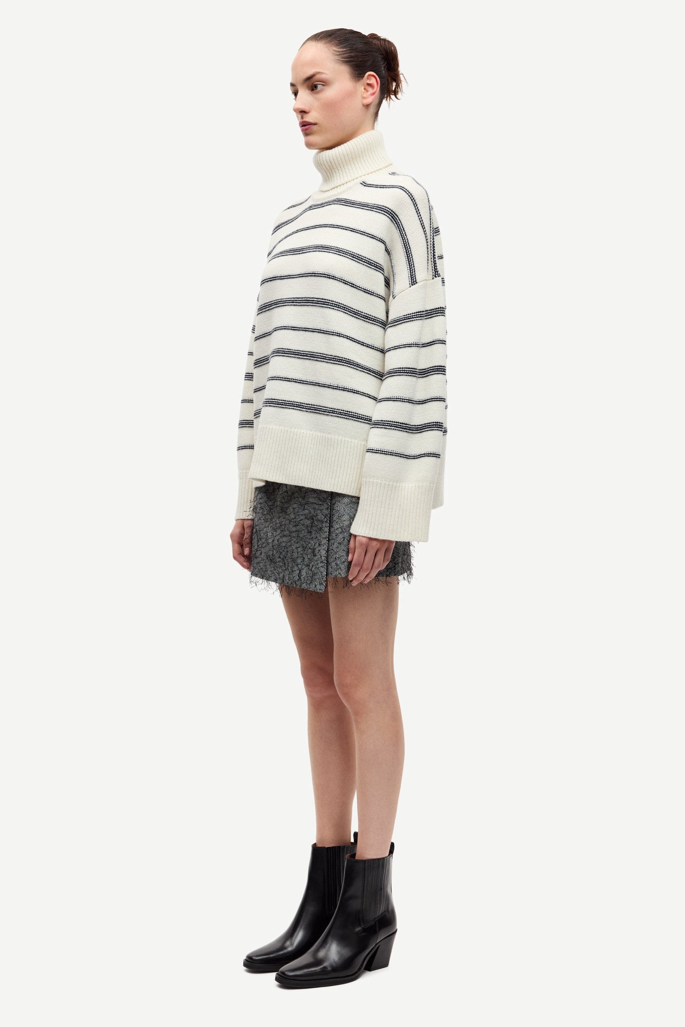Sakeiku turtleneck in clear cream striped