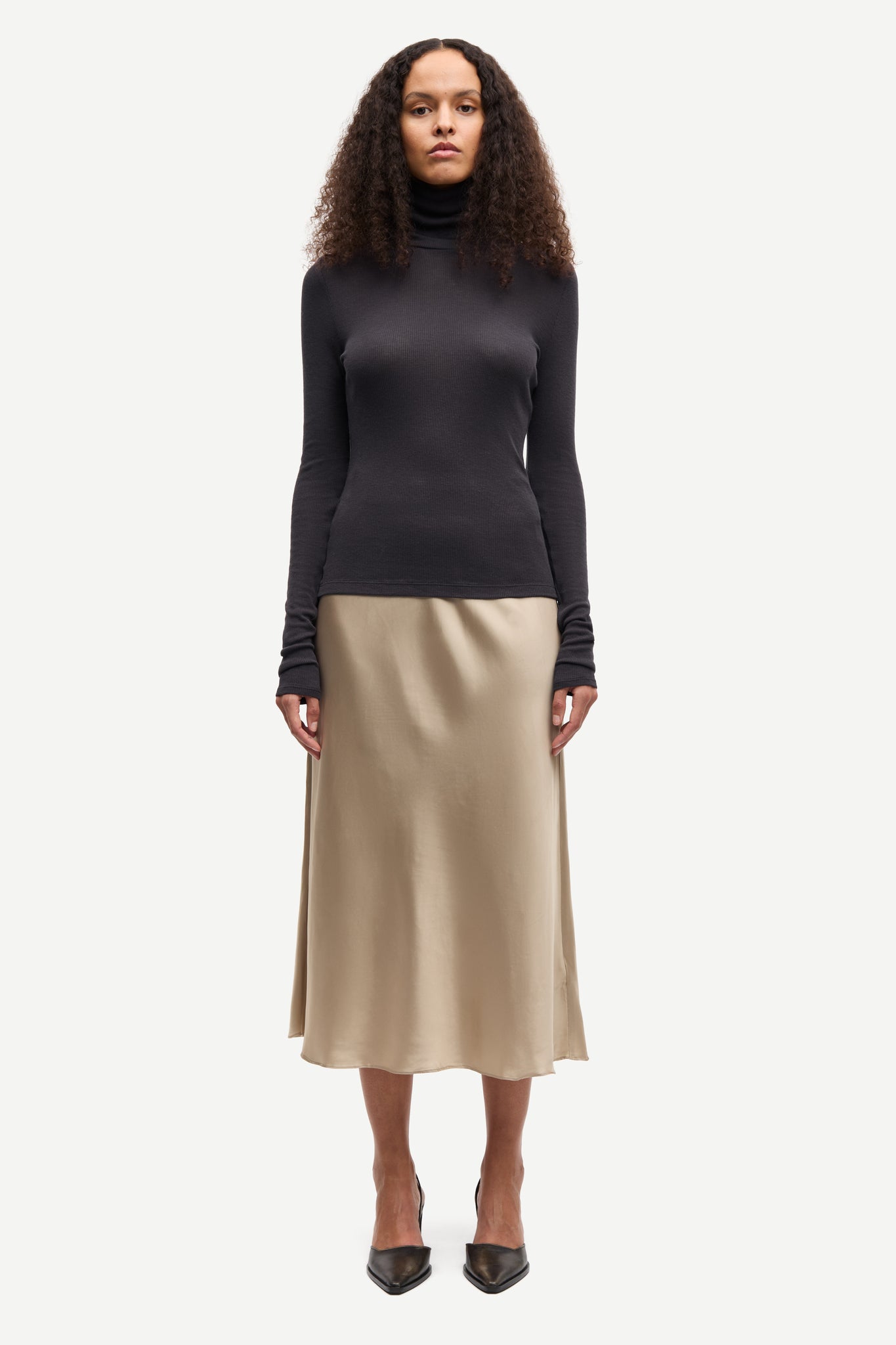 Silky trapezoid skirt in aluminium